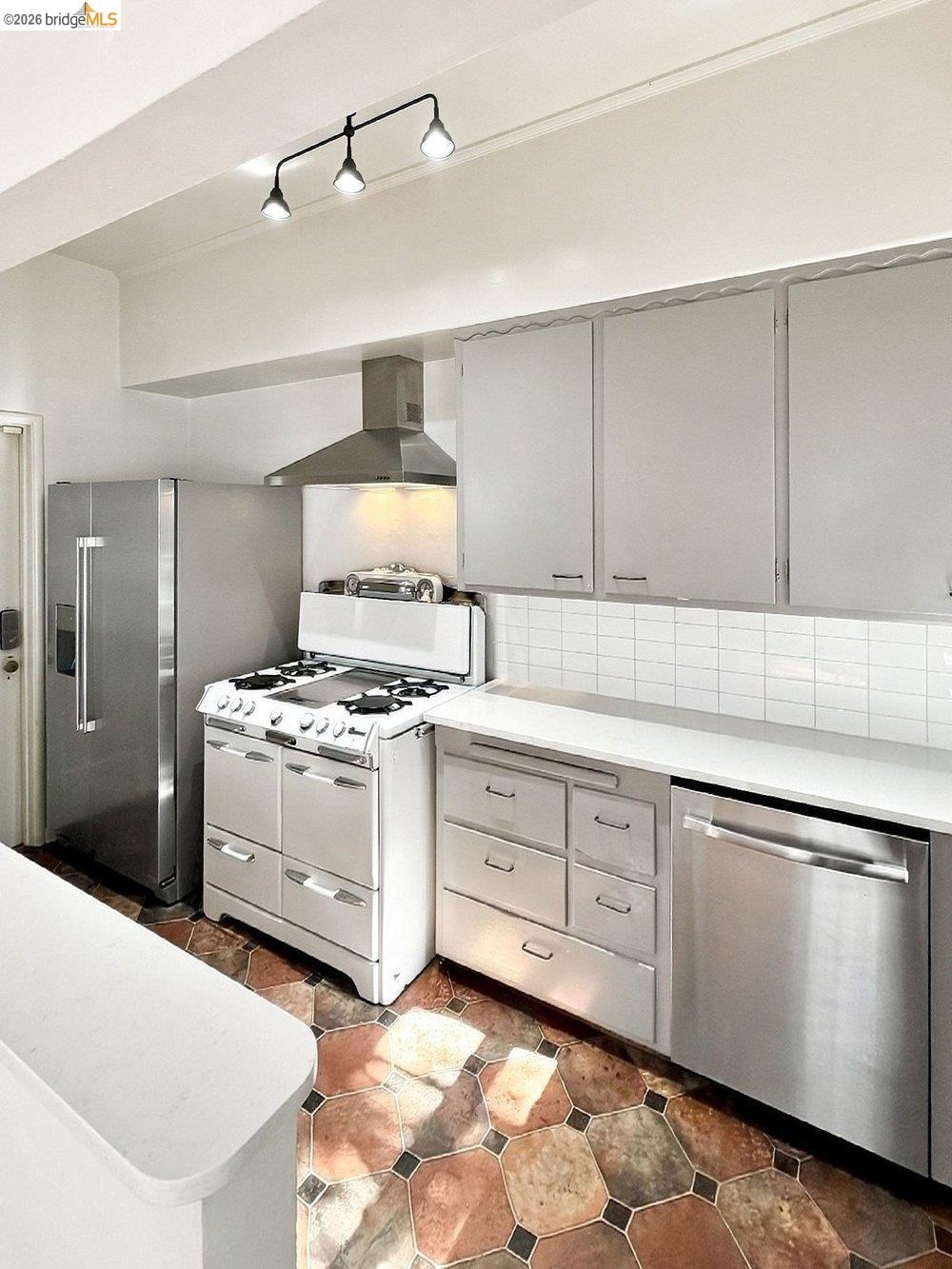 339 Hanover Ave, Oakland CA 94606 — photo 27