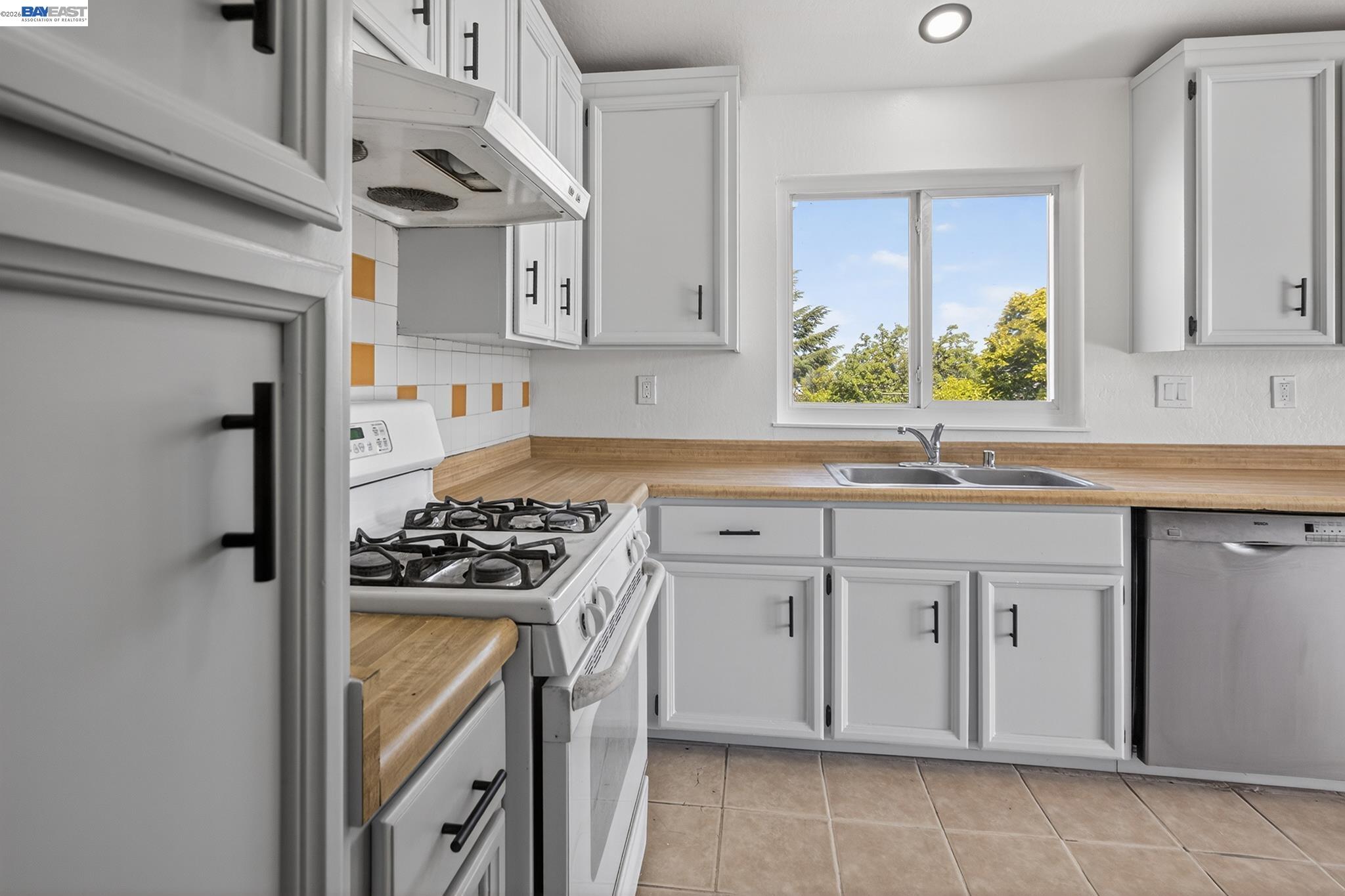247 Sparrow Dr, Hercules CA 94547 — photo 19