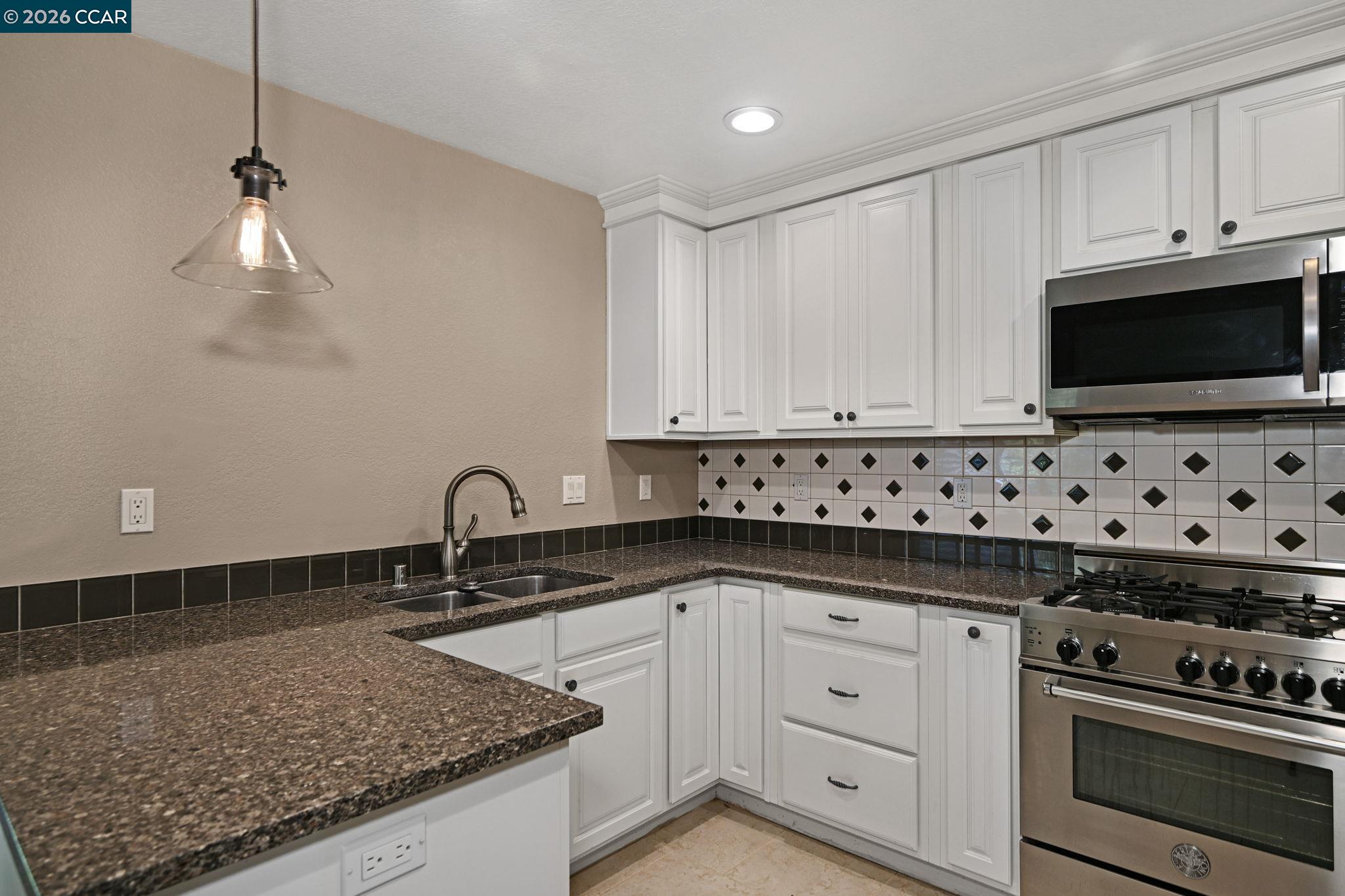 Photo #3: 41135047 Listing: Photo #3