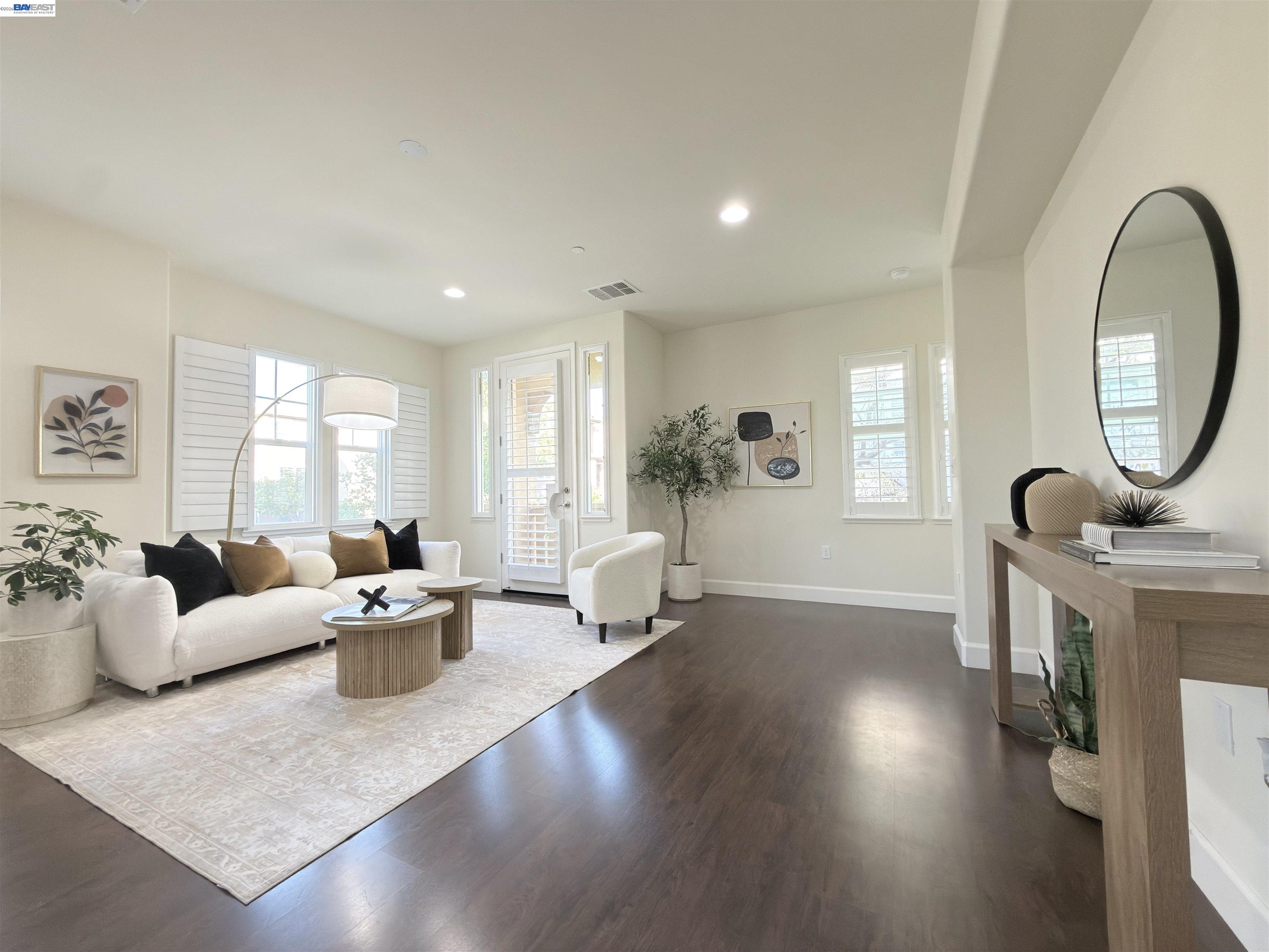 Photo #2: 41135076 Listing: Photo #2