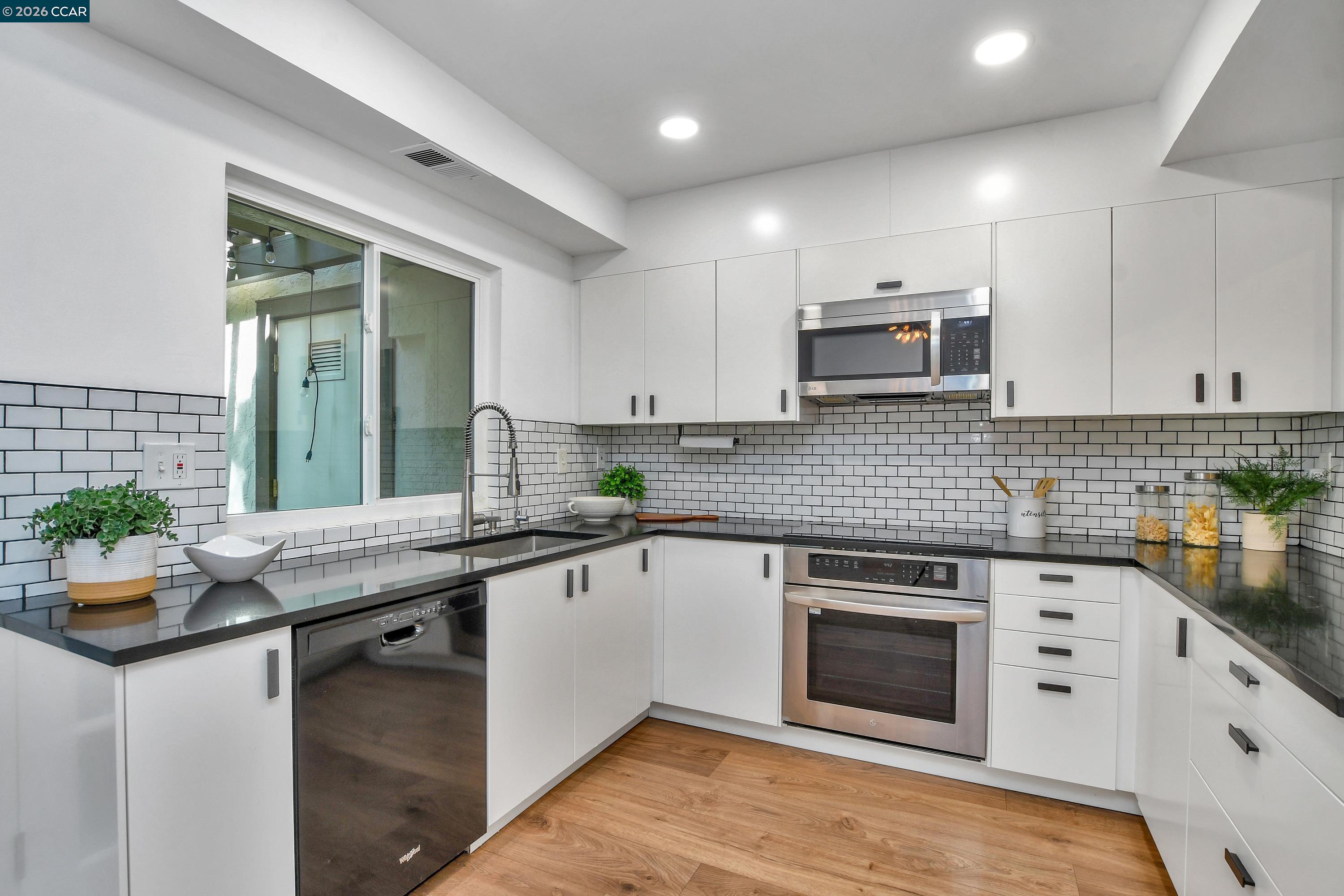 Photo #6: 41135101 Listing: Photo #6