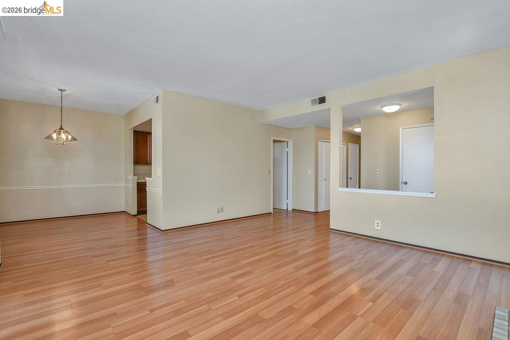 Photo #3: 41135116 Listing: Photo #3