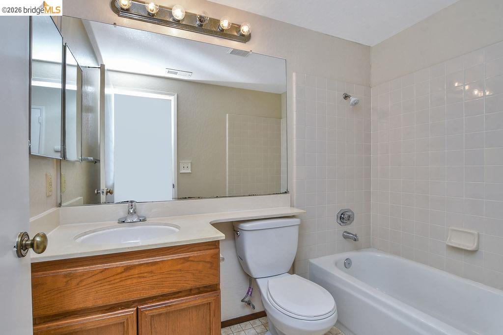 Photo #8: 41135116 Listing: Photo #8