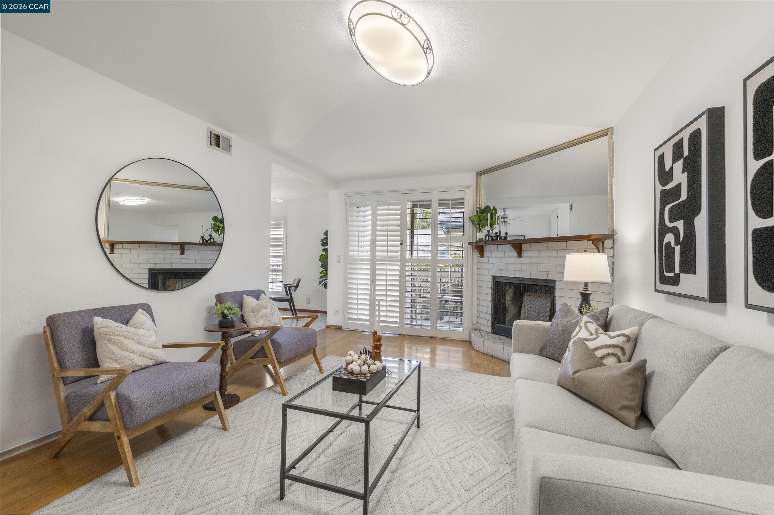 Photo #2: 41135186 Listing: Photo #2