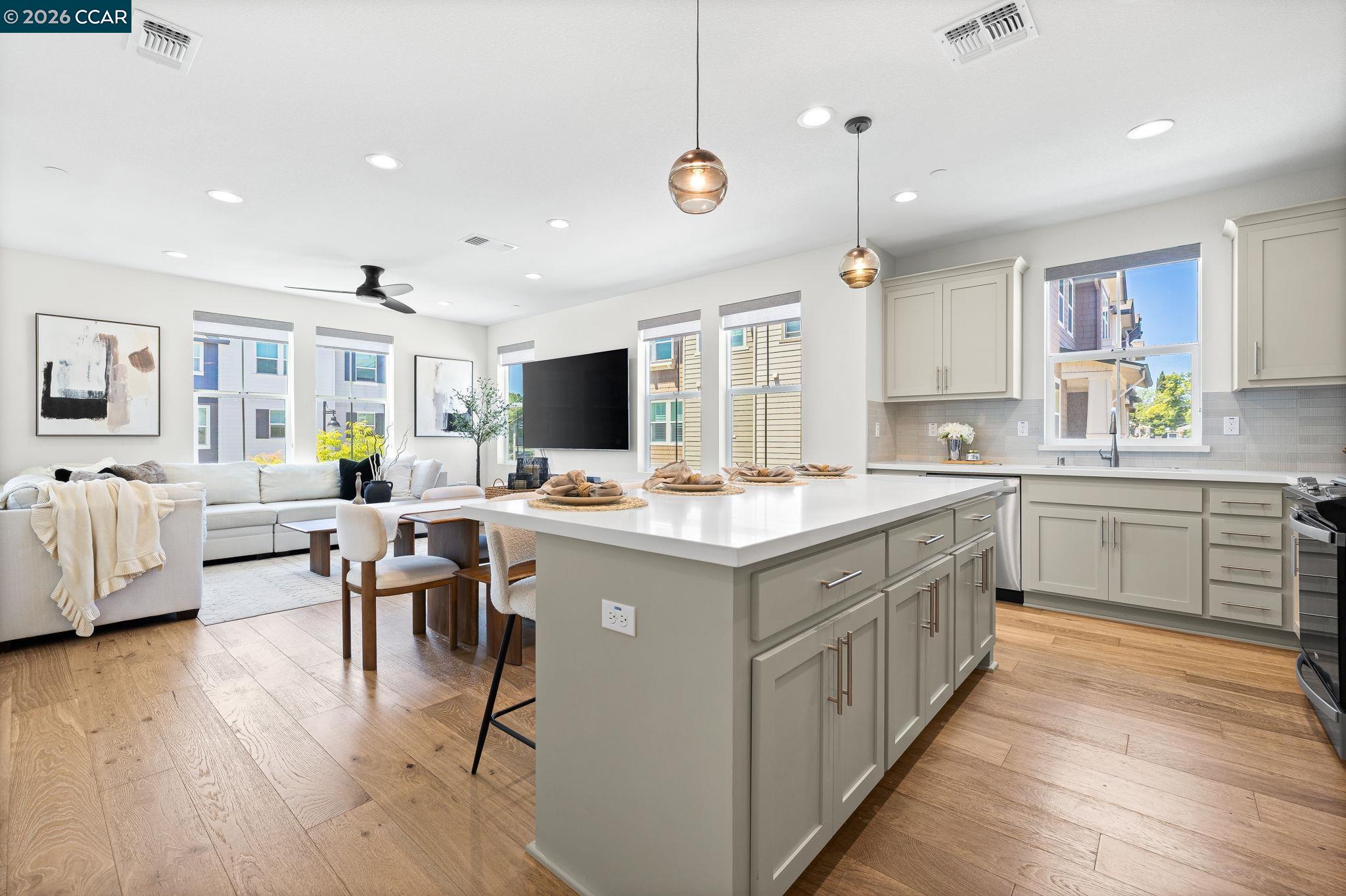 Photo #2: 41135213 Listing: Photo #2