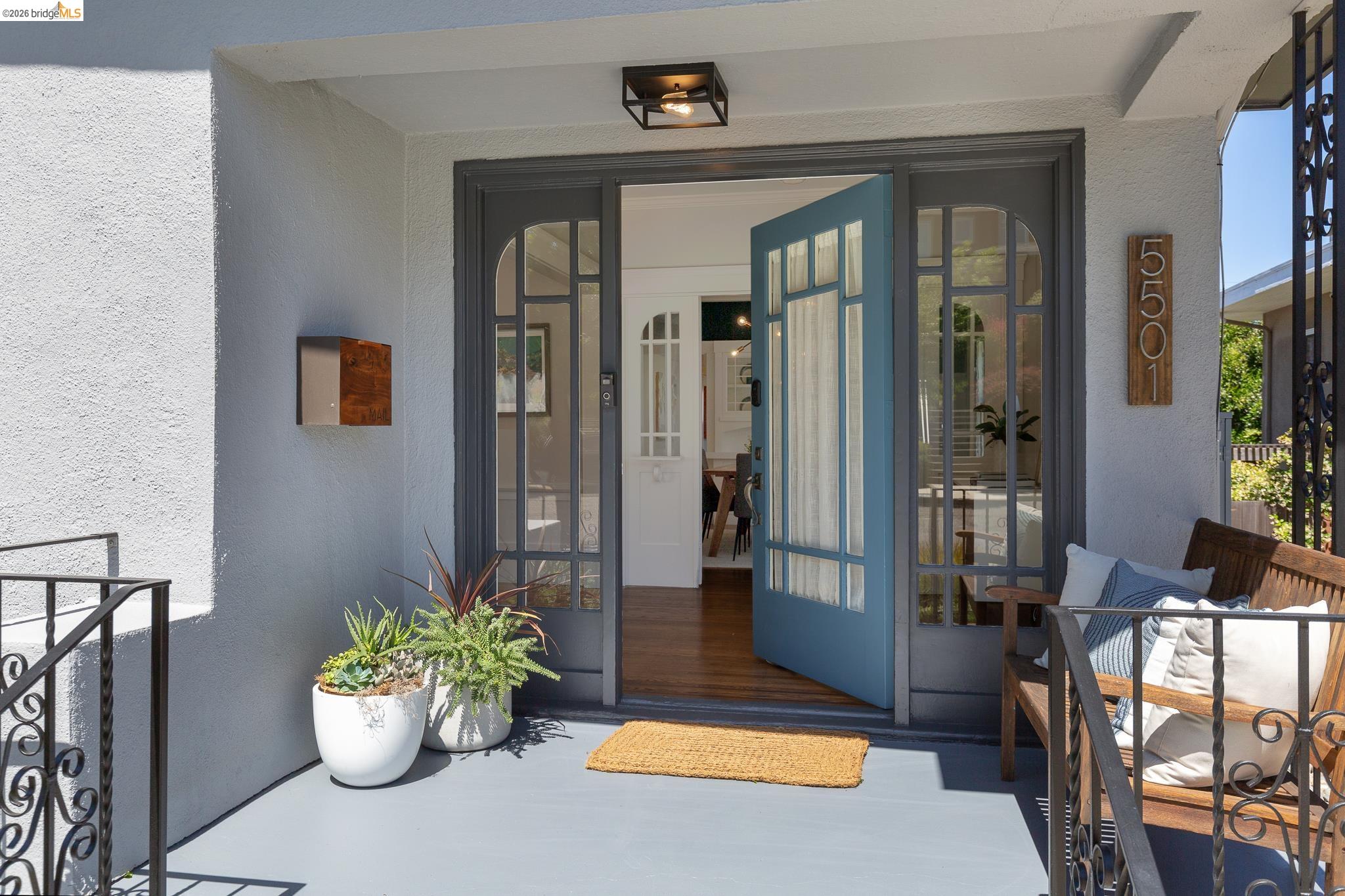 5501 THOMAS AVE, OAKLAND, CA 94618  Photo 2