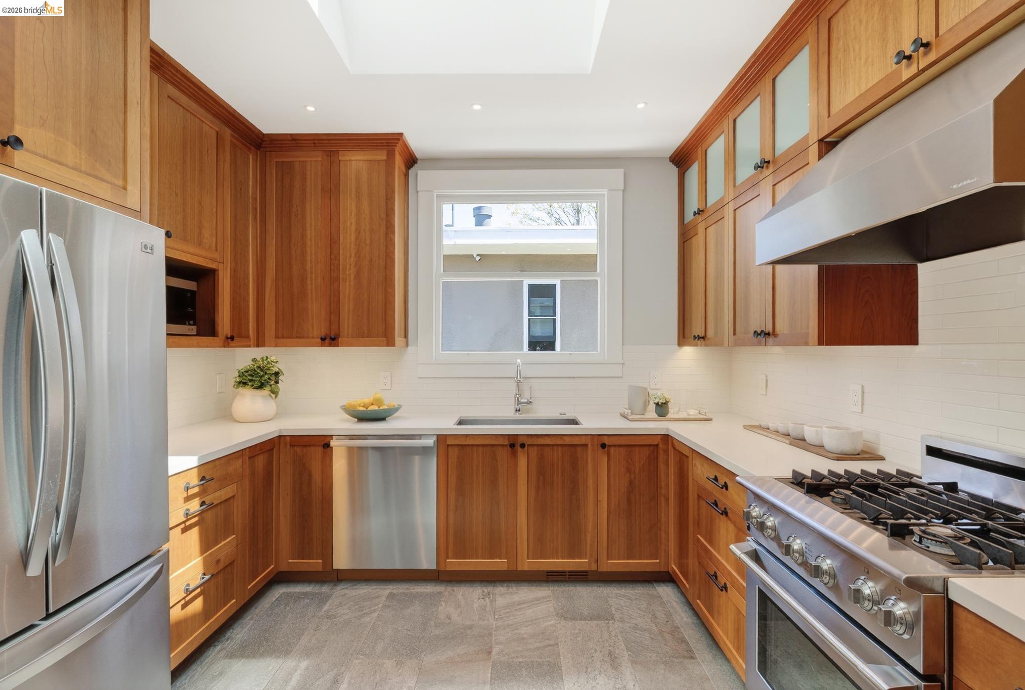 5501 THOMAS AVE, OAKLAND, CA 94618  Photo 17