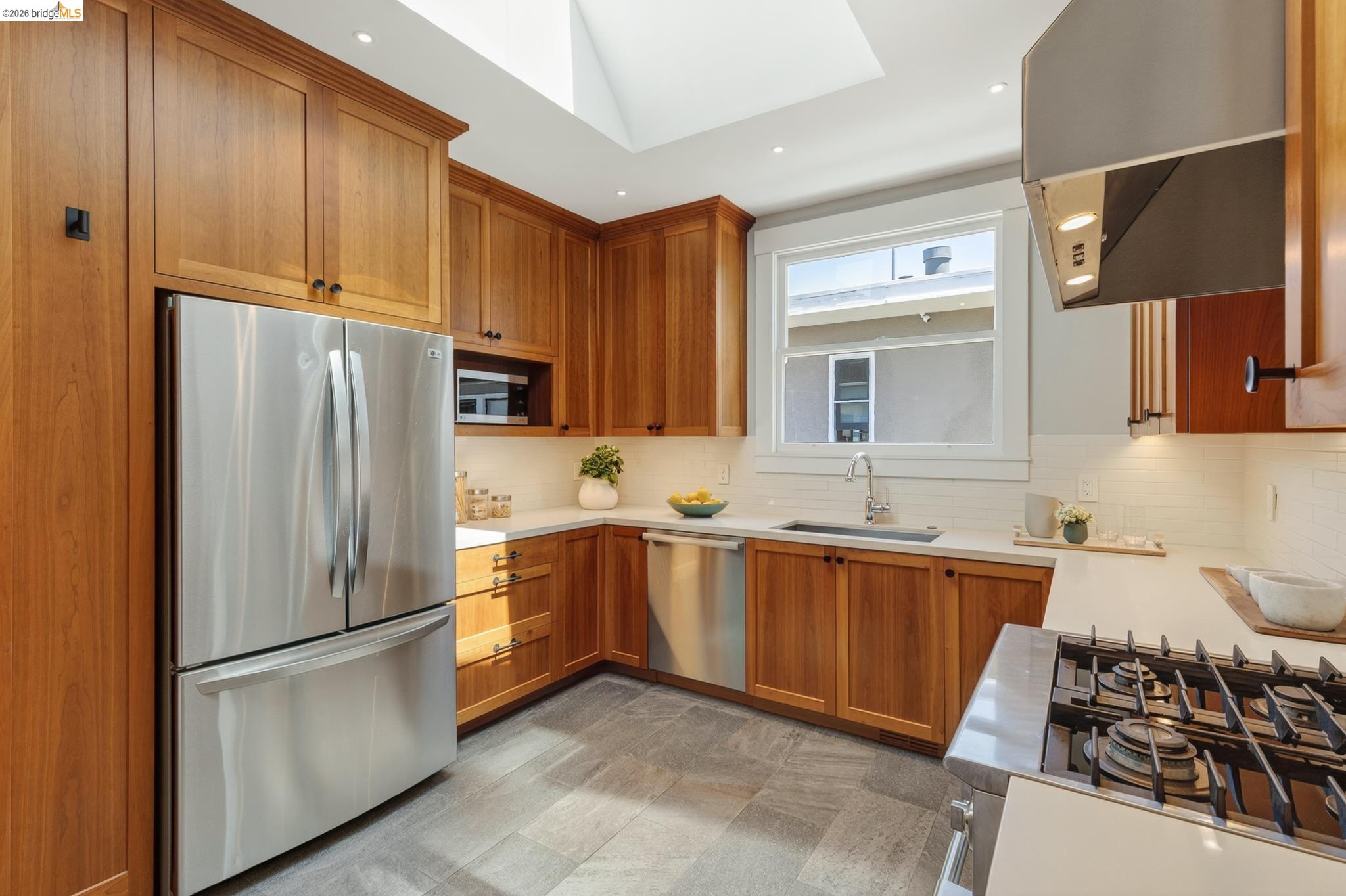 5501 THOMAS AVE, OAKLAND, CA 94618  Photo 18