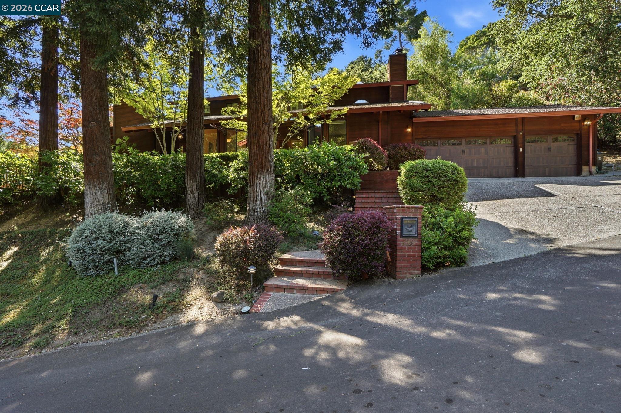 2561 Rolling Hills Ct