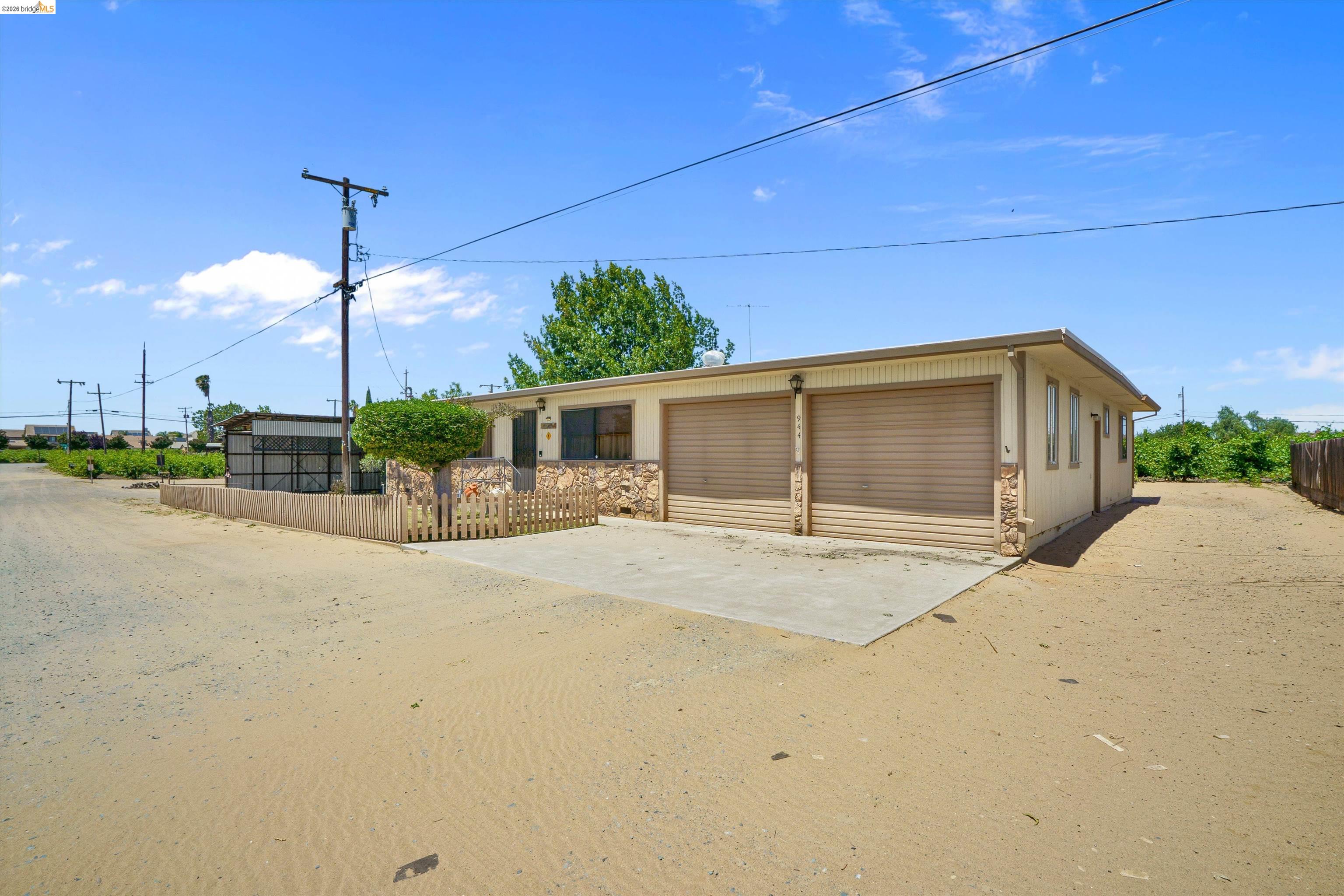 944 Sherman Ln, Oakley CA 94561 — photo 2
