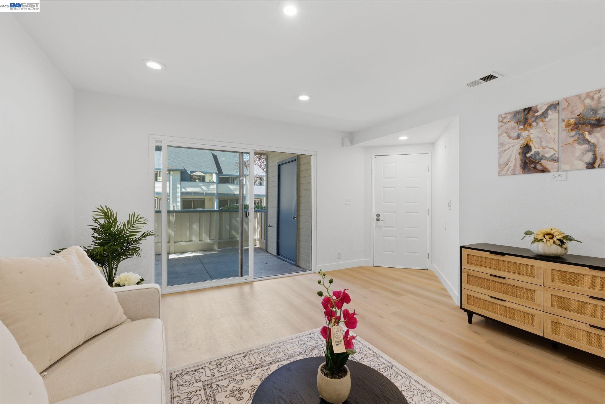 Photo #3: 41135307 Listing: Photo #3