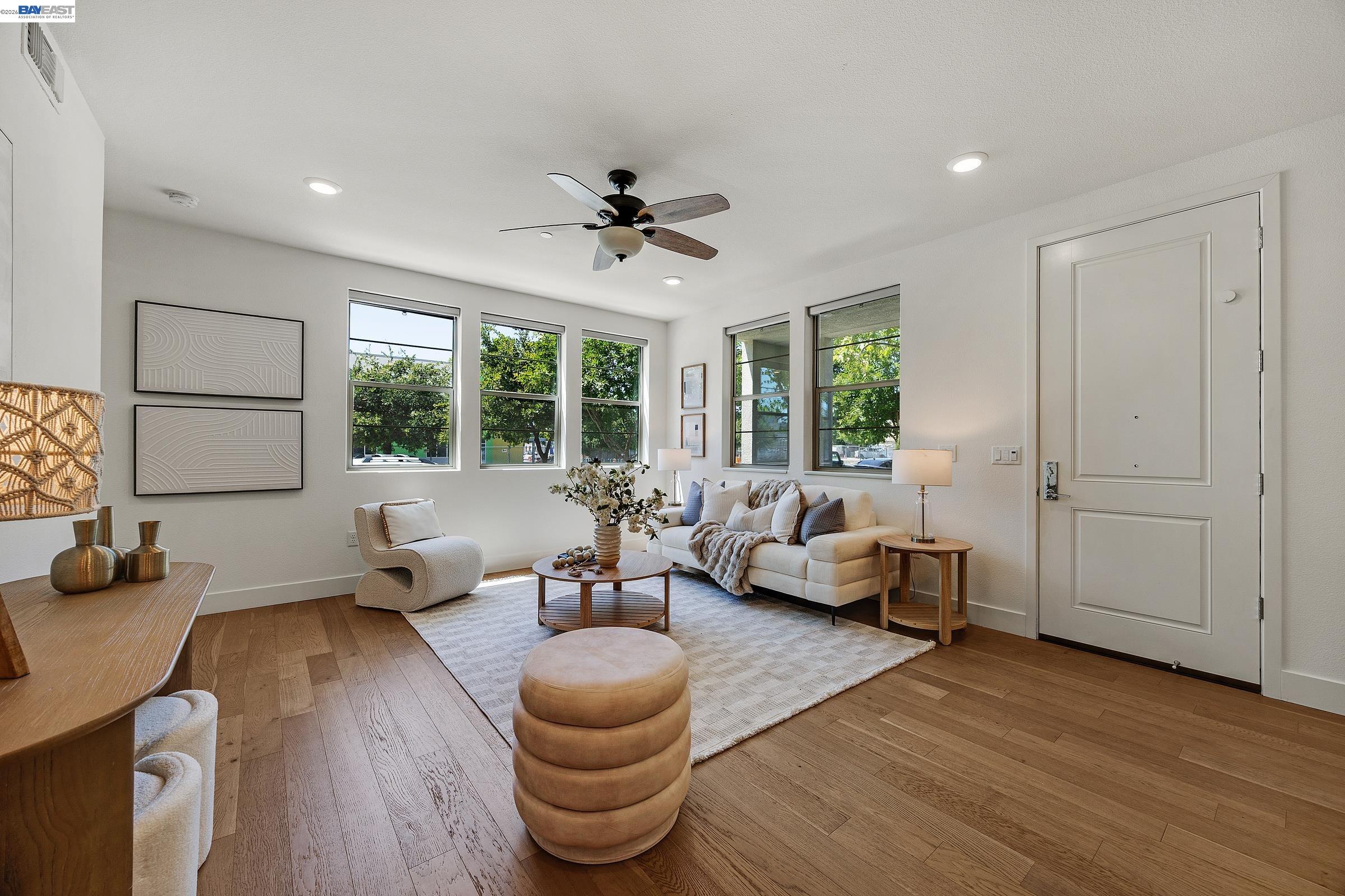 Photo #2: 41135355 Listing: Photo #2
