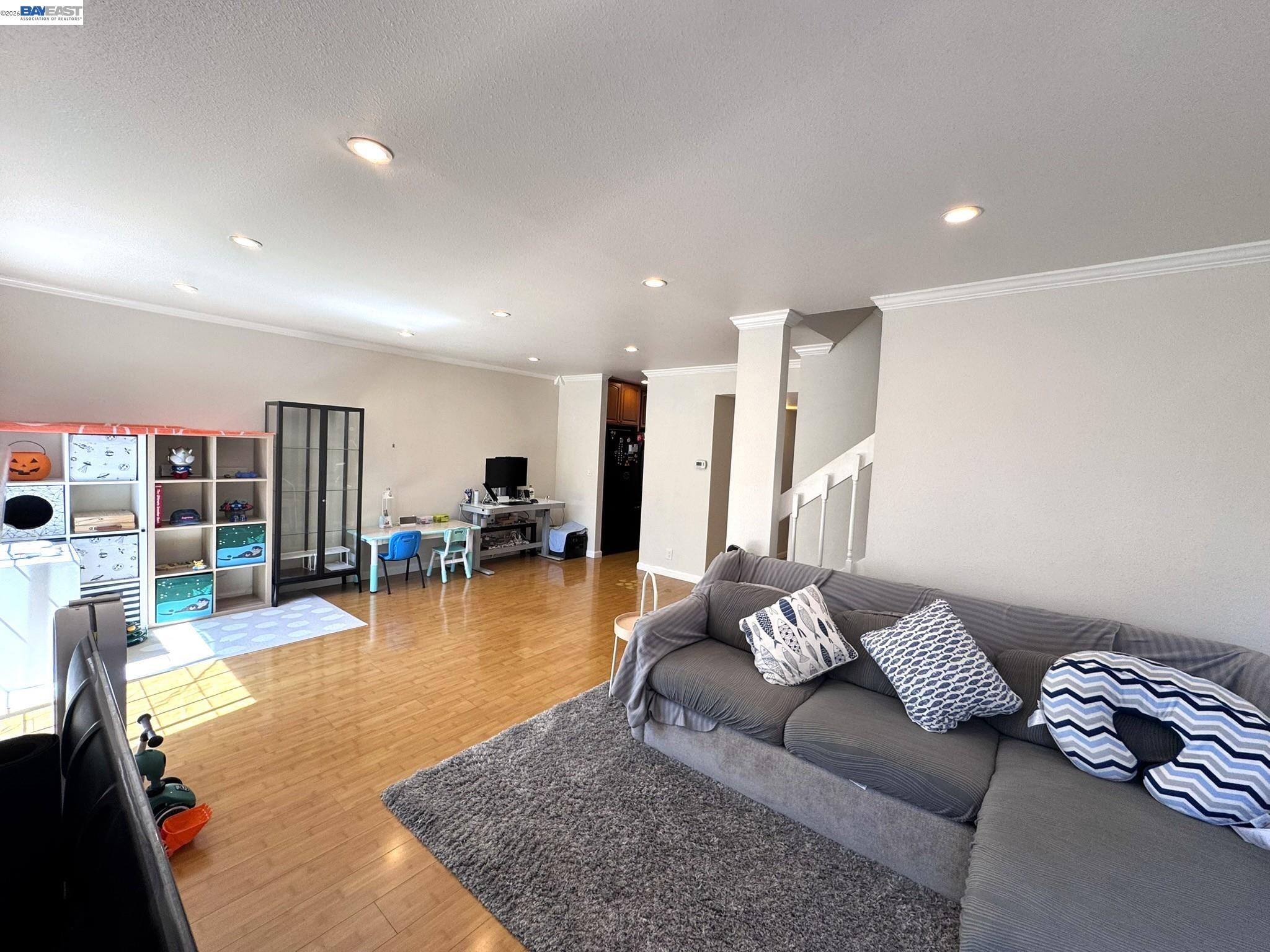 Photo #2: 41135361 Listing: Photo #2