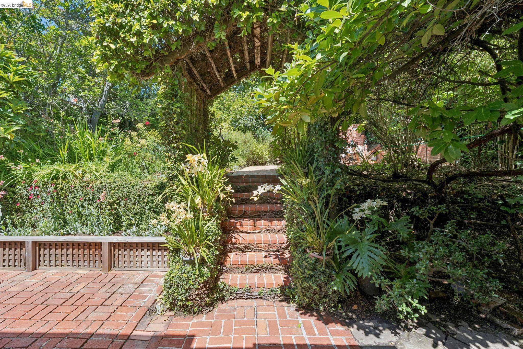350 Florence Ave, Oakland CA 94618 — photo 56