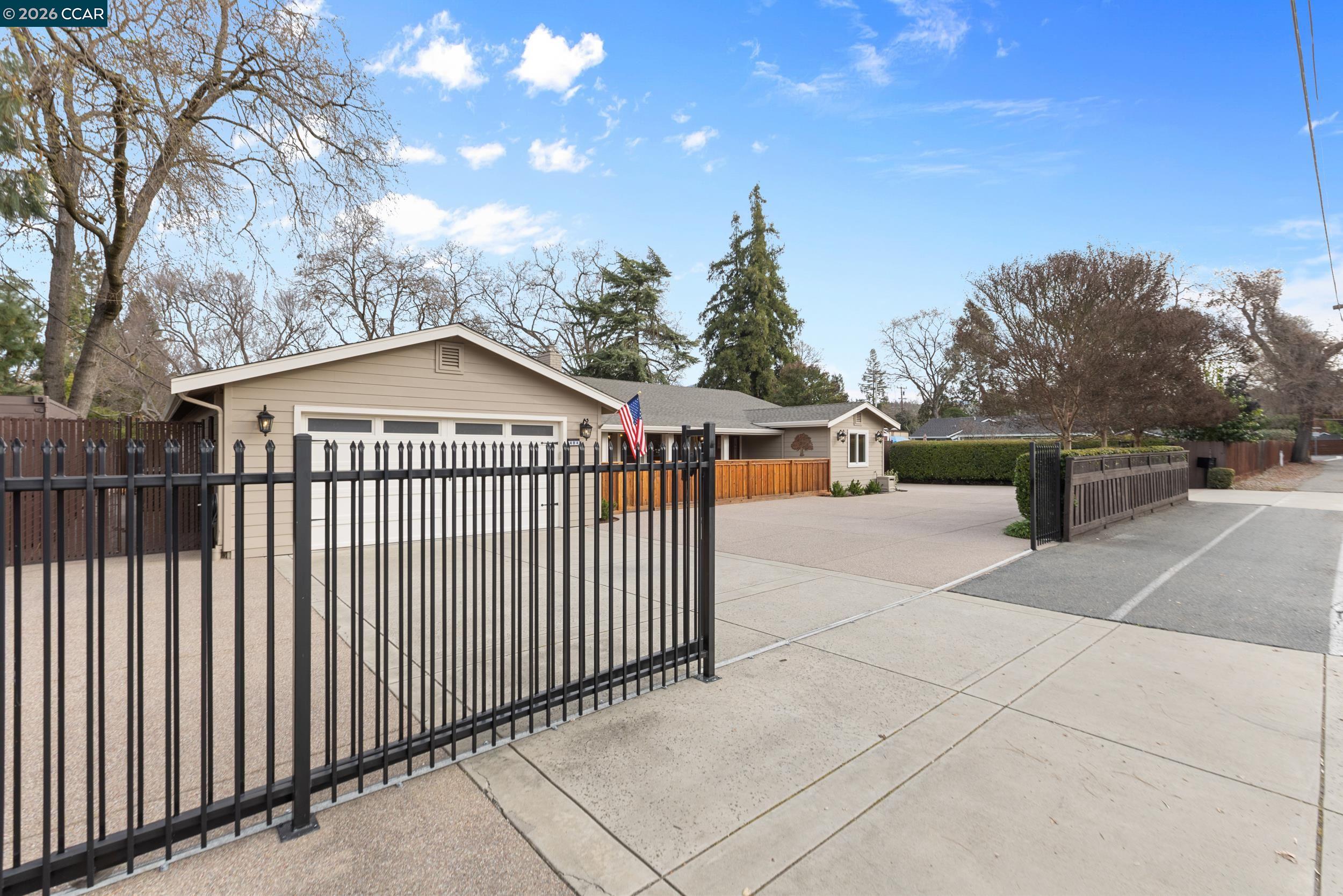 484 Diablo Rd
