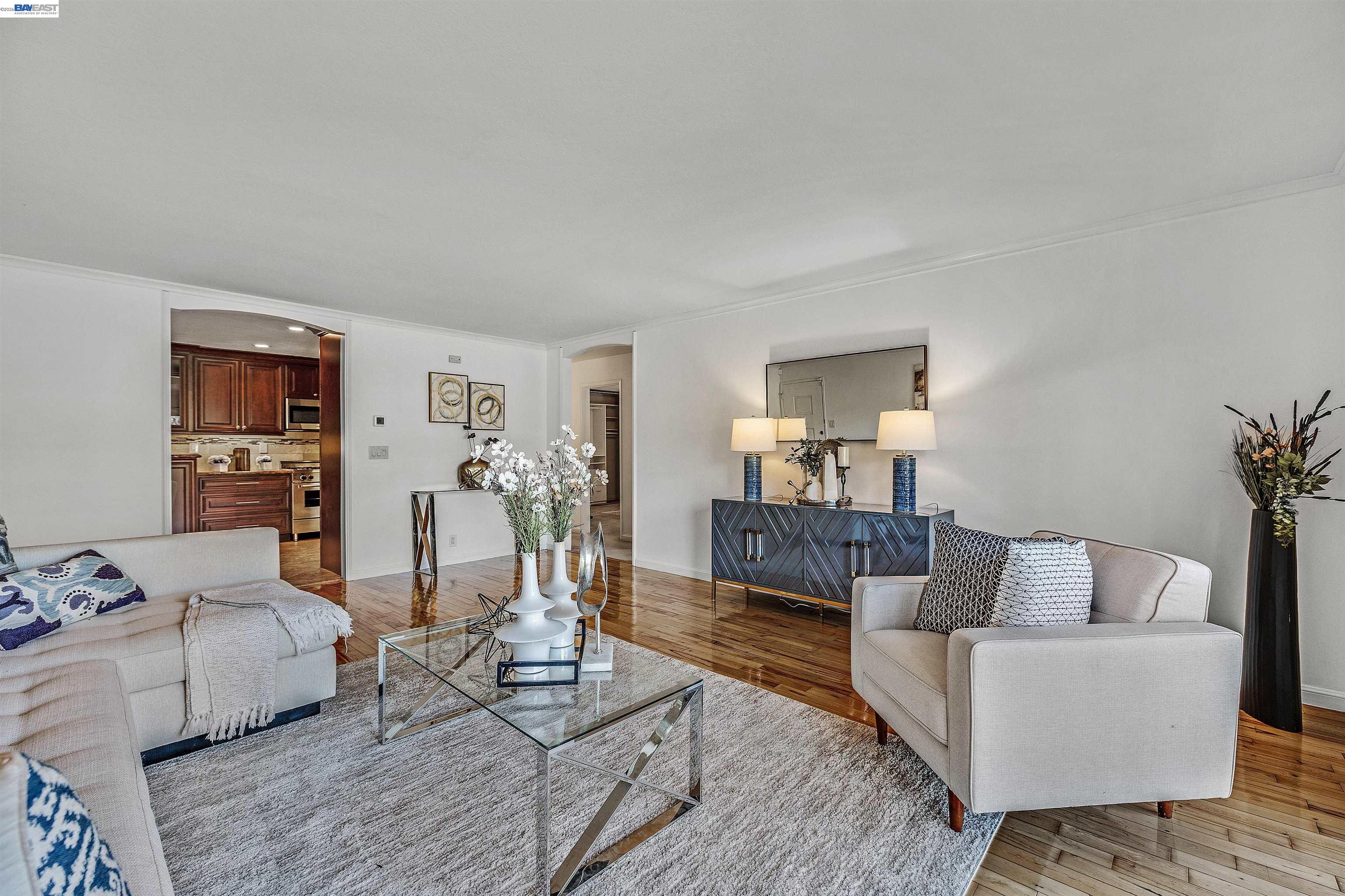 Photo #4: 41135459 Listing: Photo #4