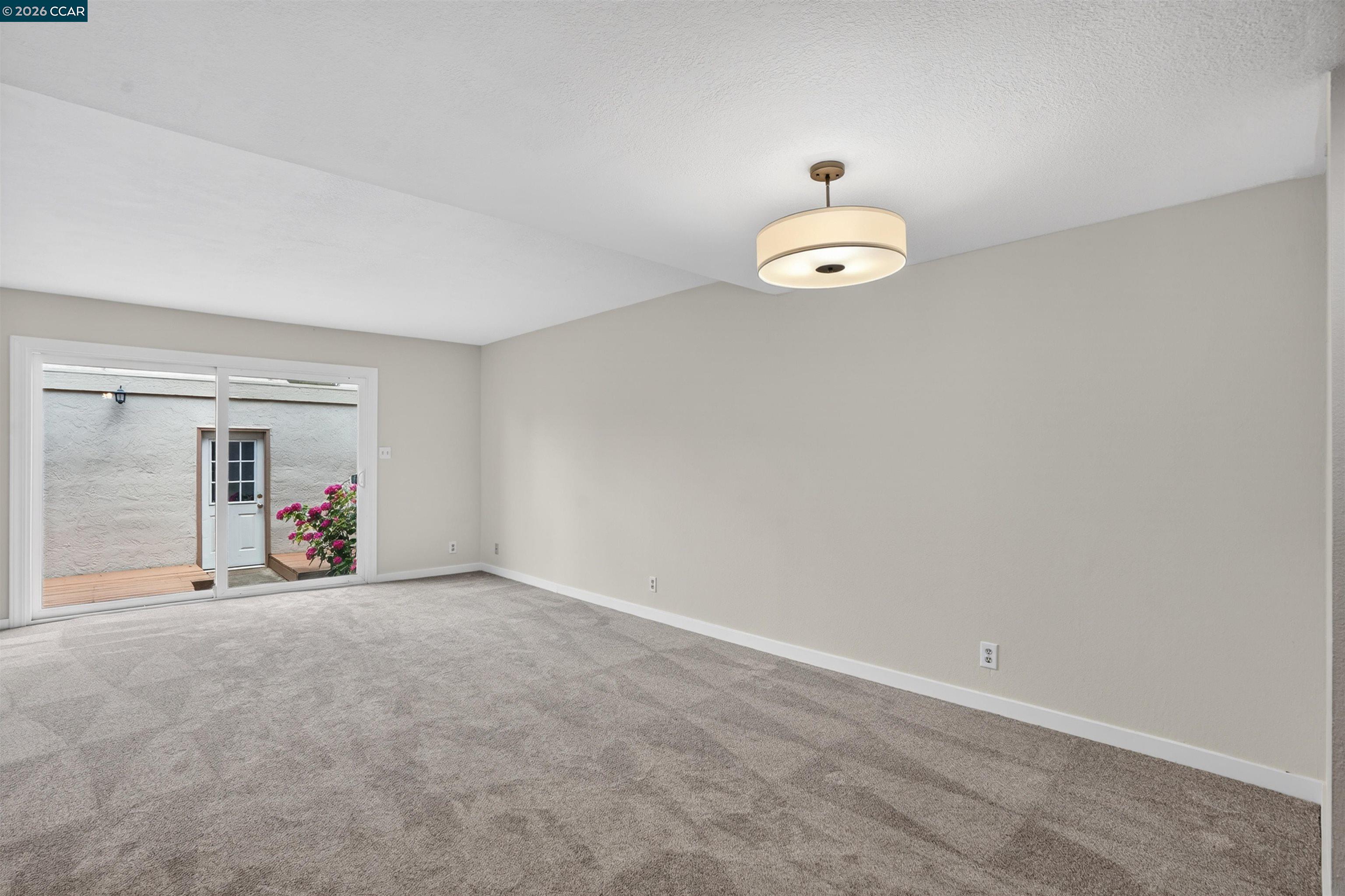 Photo #3: 41135462 Listing: Photo #3