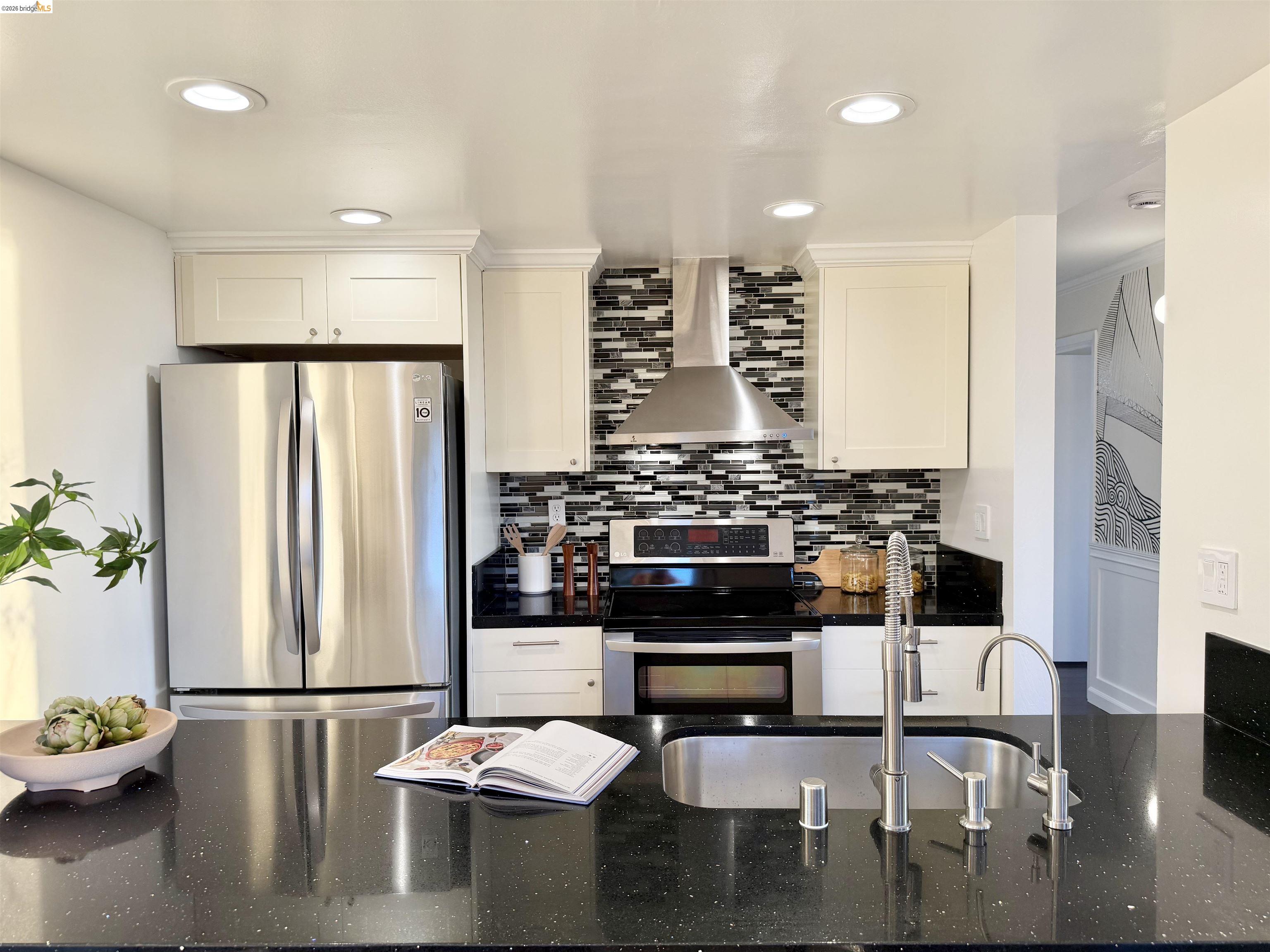 Photo #8: 41135509 Listing: Photo #8