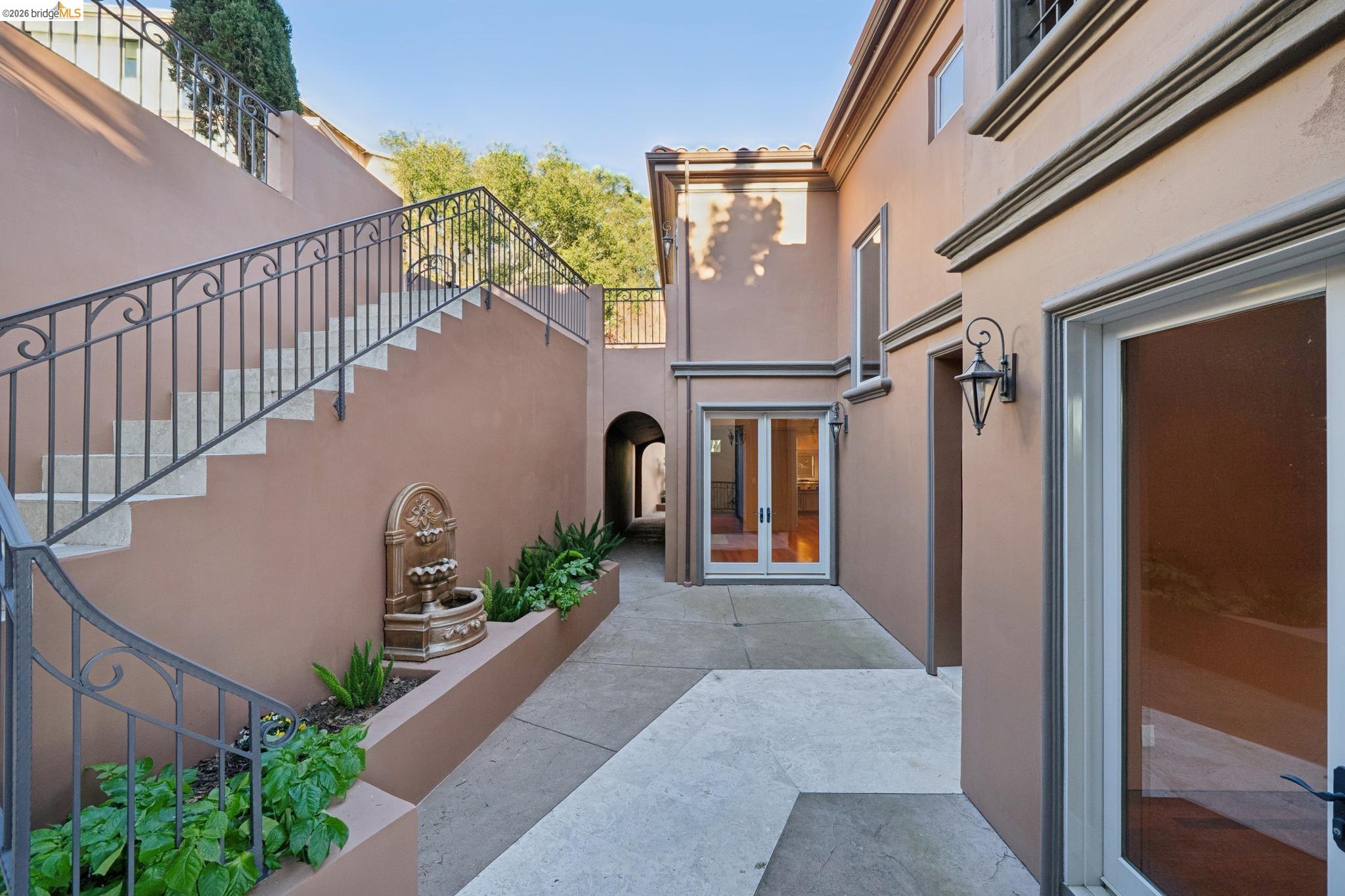 6611 Elverton Dr, Oakland CA 94611 — photo 4