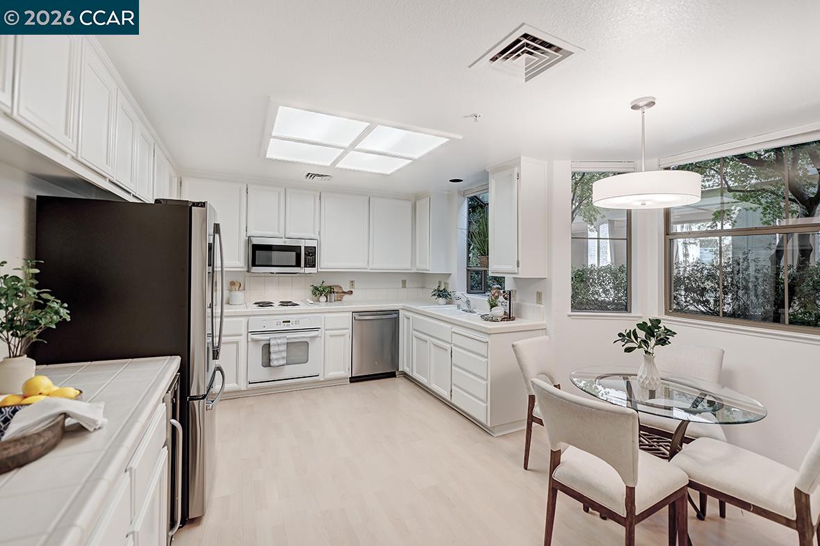 Photo #2: 41135617 Listing: Photo #2