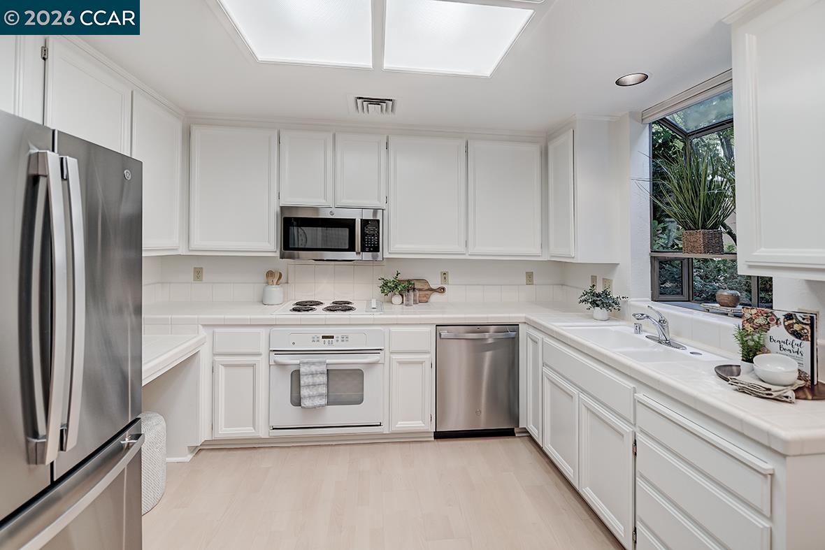 Photo #3: 41135617 Listing: Photo #3