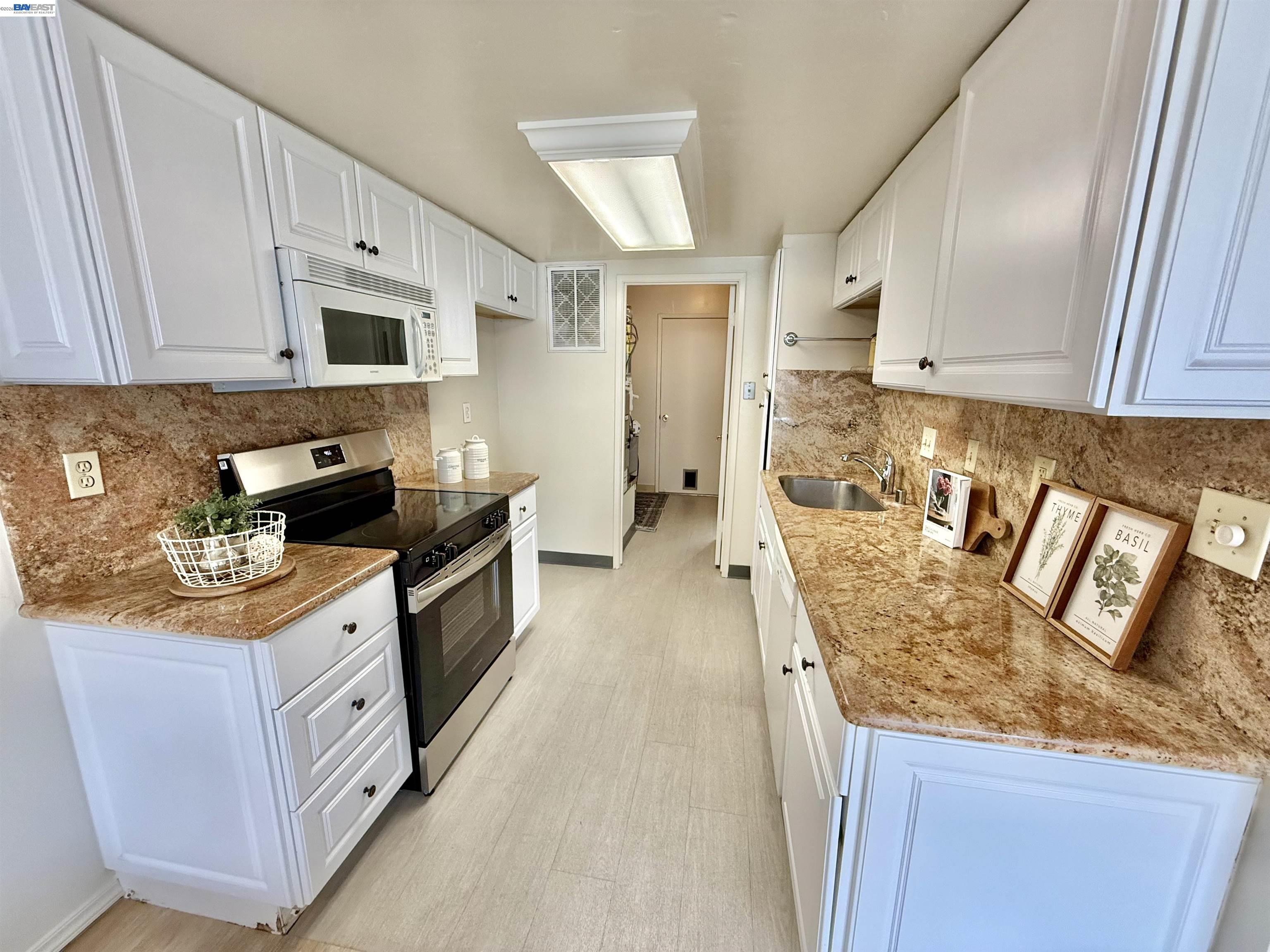 Photo #12: 41135645 Listing: Photo #12