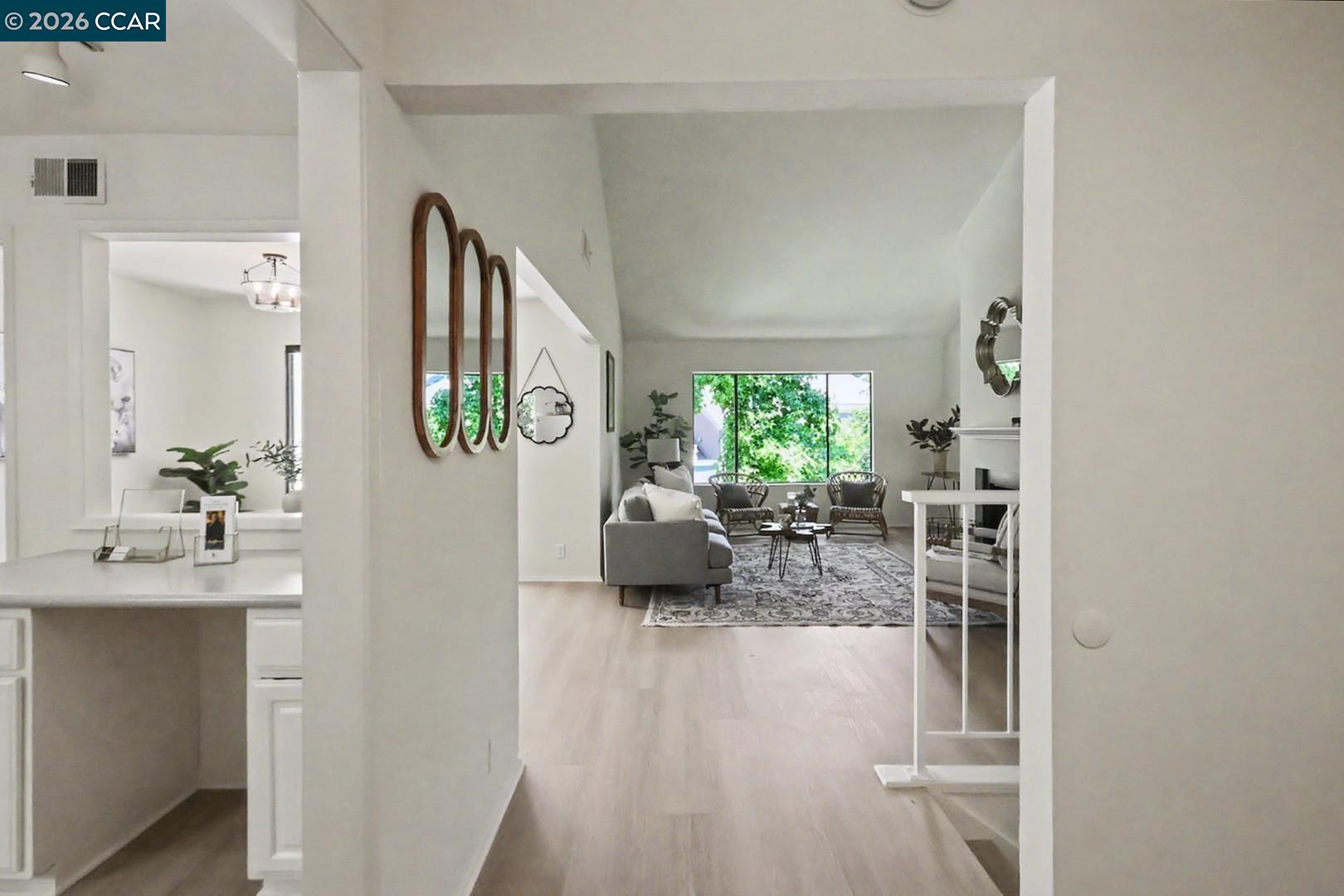 Photo #2: 41135652 Listing: Photo #2