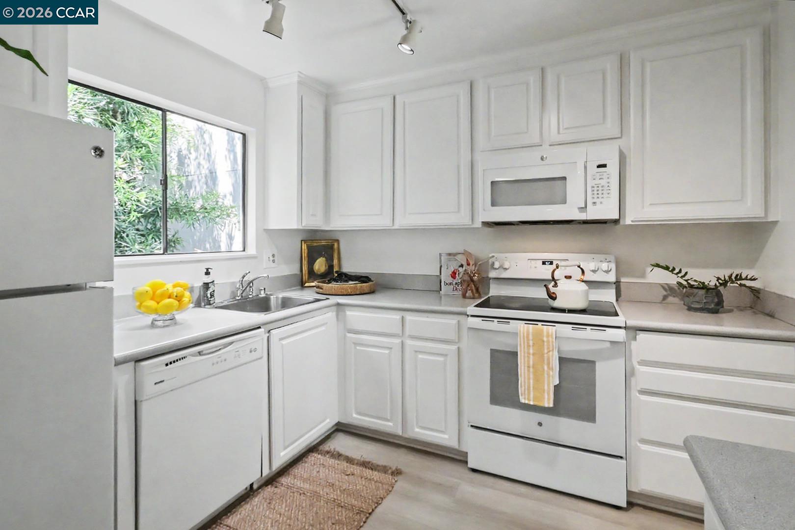 Photo #8: 41135652 Listing: Photo #8