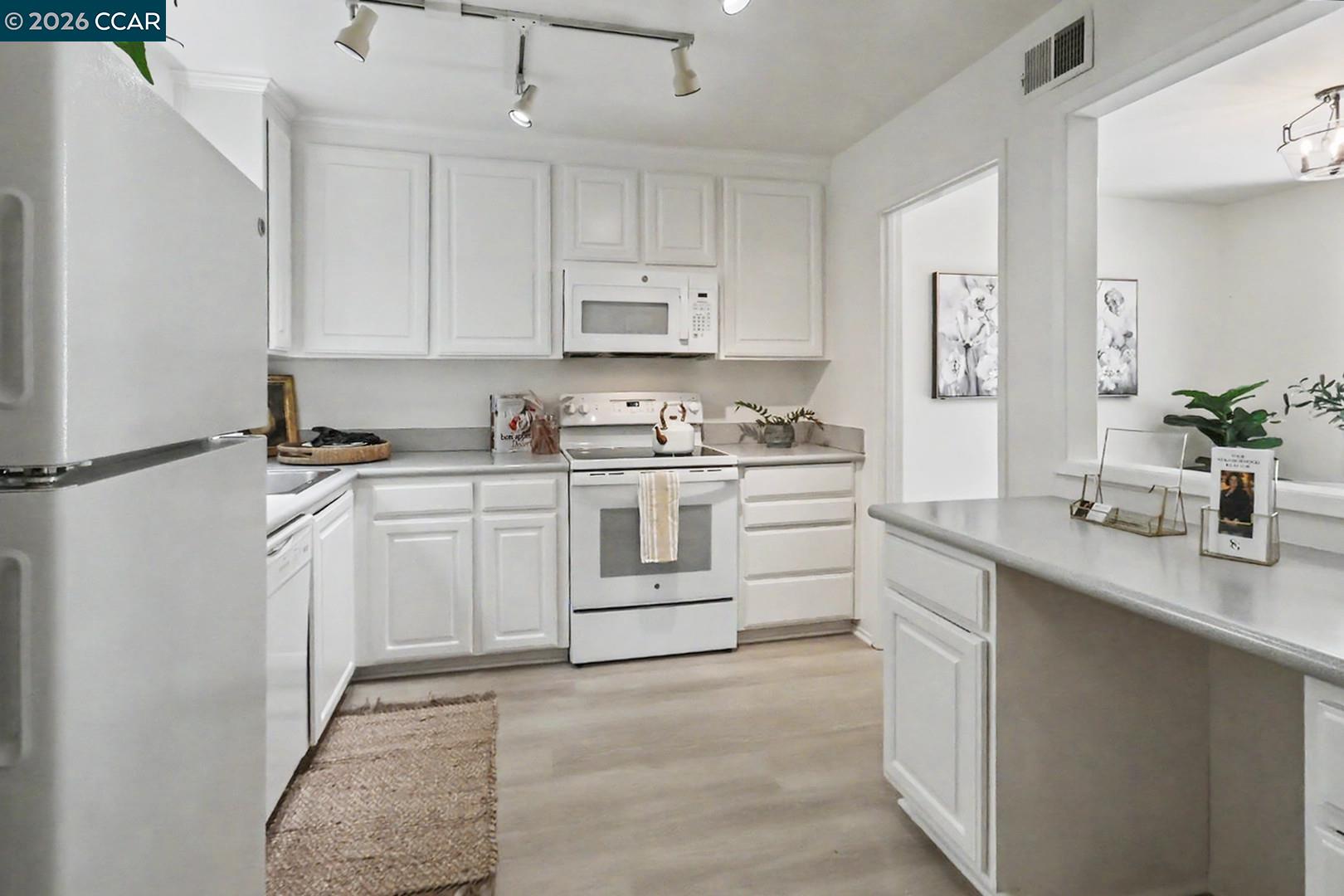 Photo #9: 41135652 Listing: Photo #9
