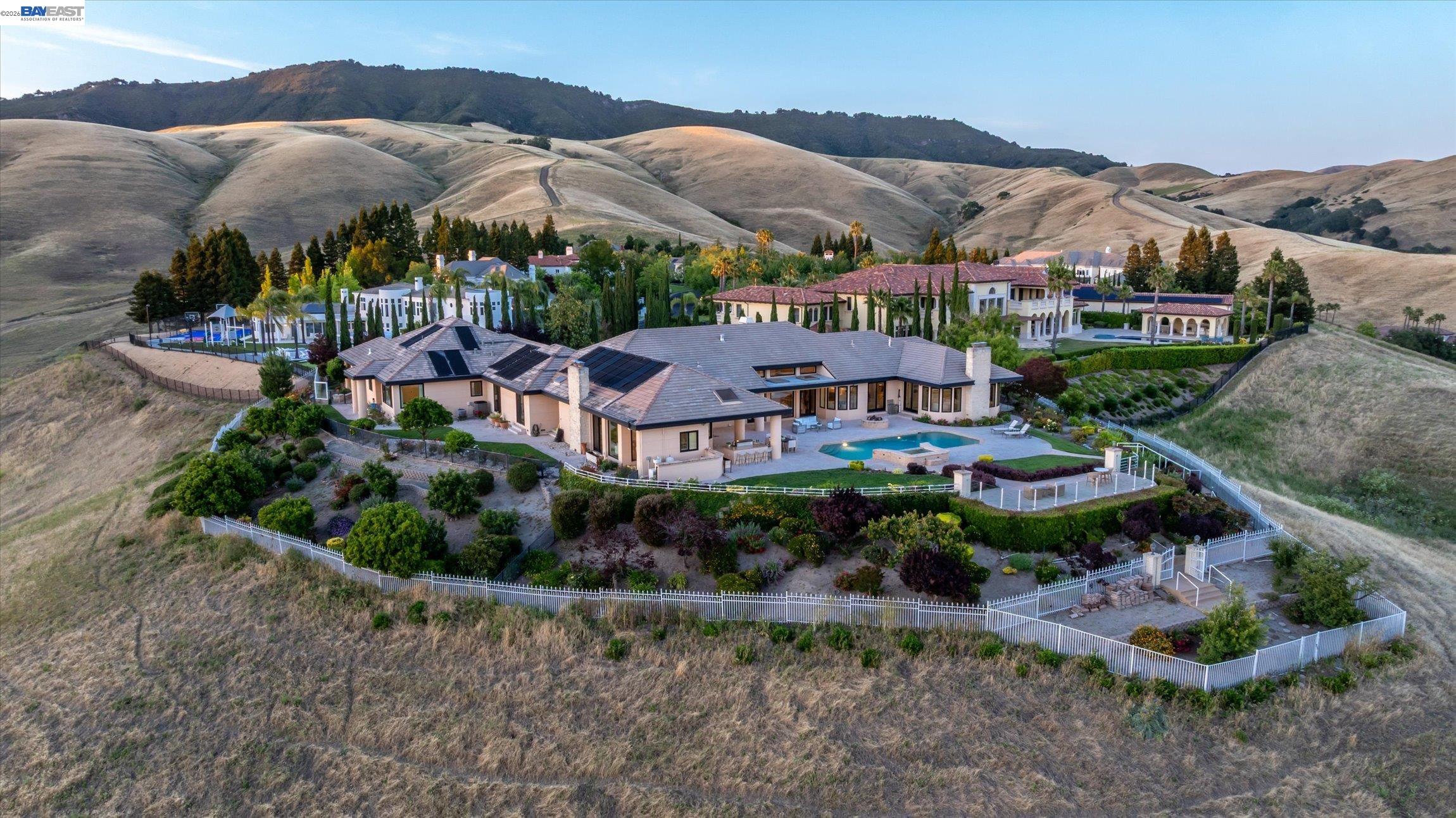 3301 Deer Hollow Dr