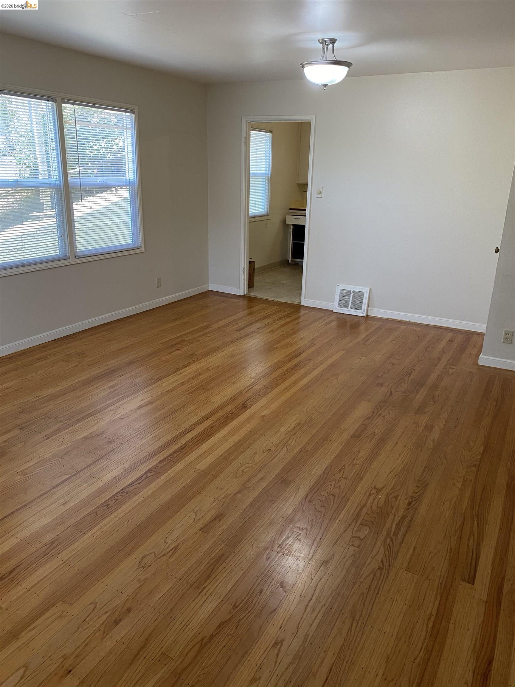 Photo #2: 41135758 Listing: Photo #2