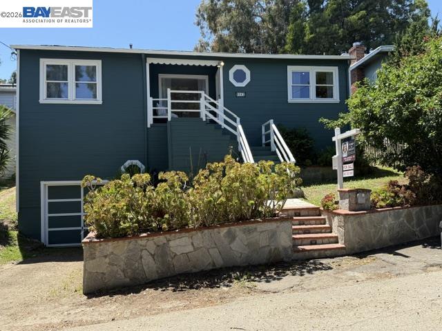 8041 greenly dr, Oakland CA 94605
