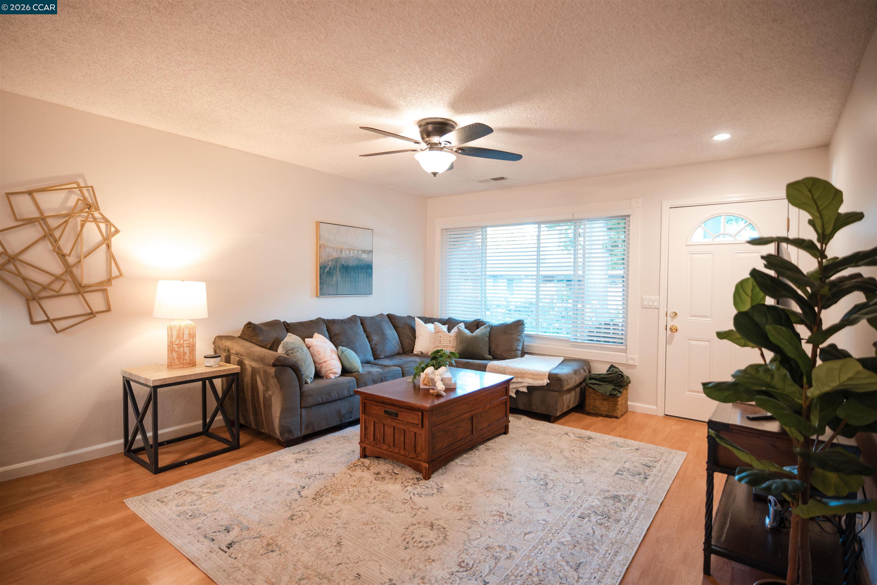 Photo #3: 41135783 Listing: Photo #3