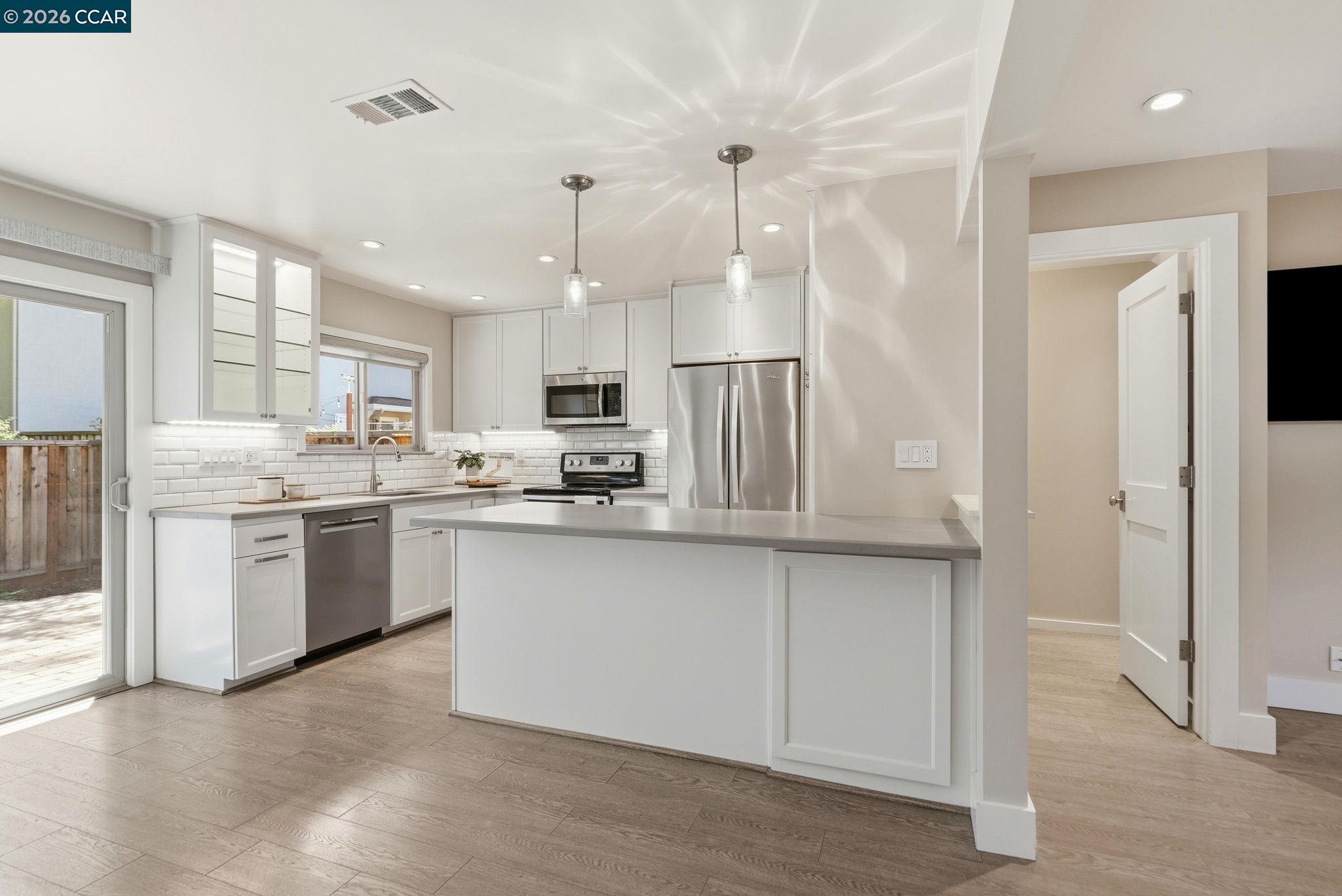 Photo #2: 41135813 Listing: Photo #2