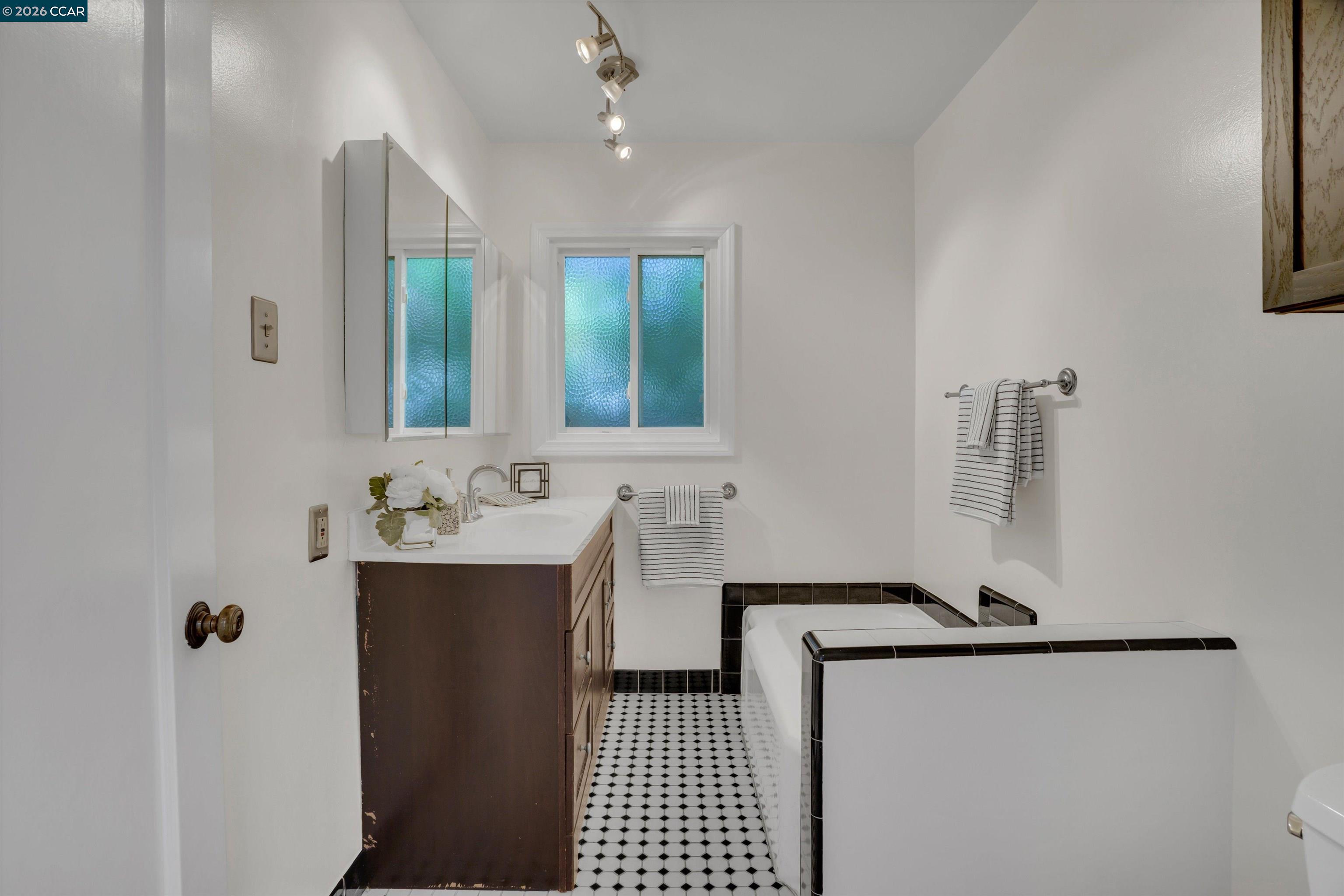 144 Roslyn Dr, Concord CA 94518 — photo 13