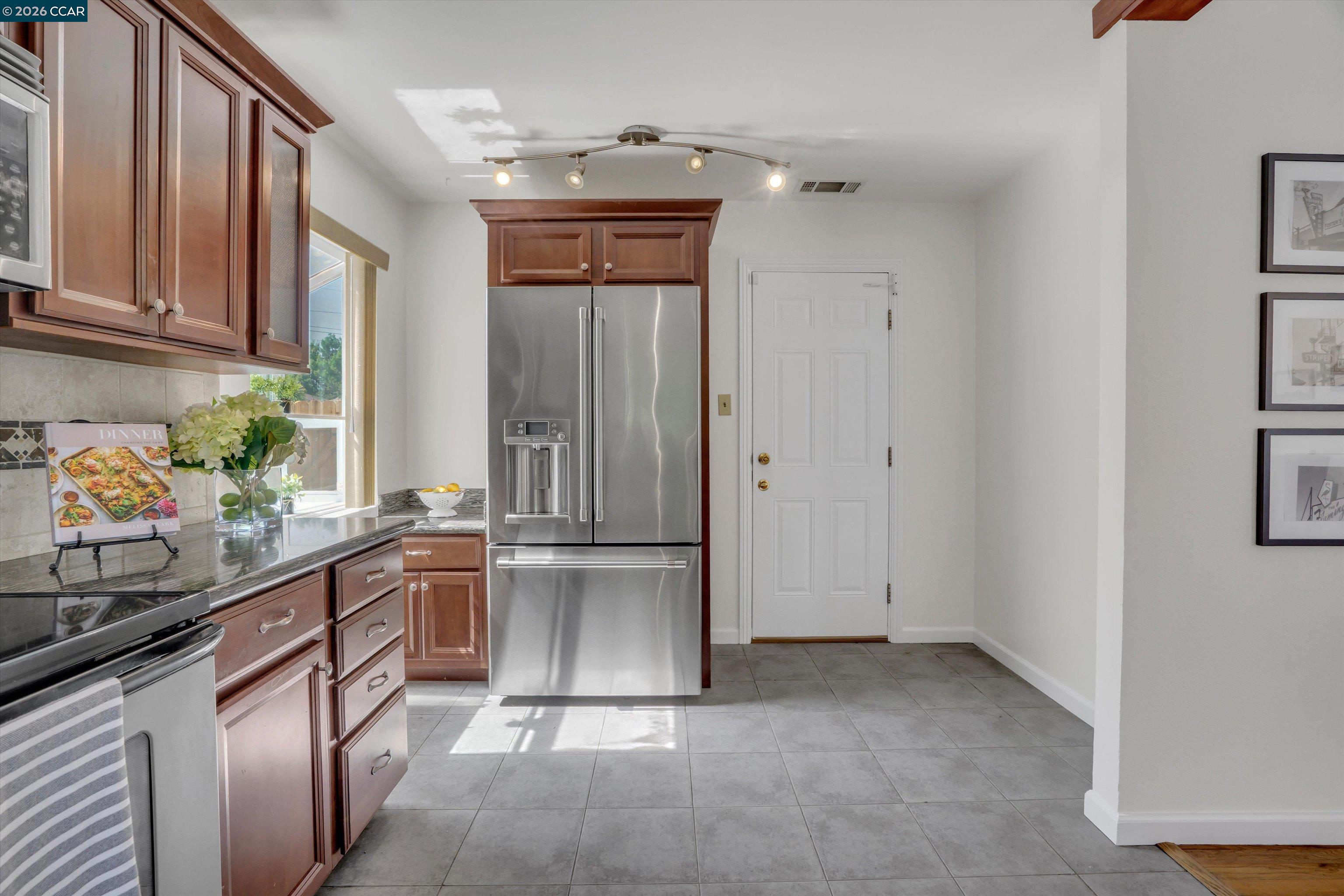 144 Roslyn Dr, Concord CA 94518 — photo 6