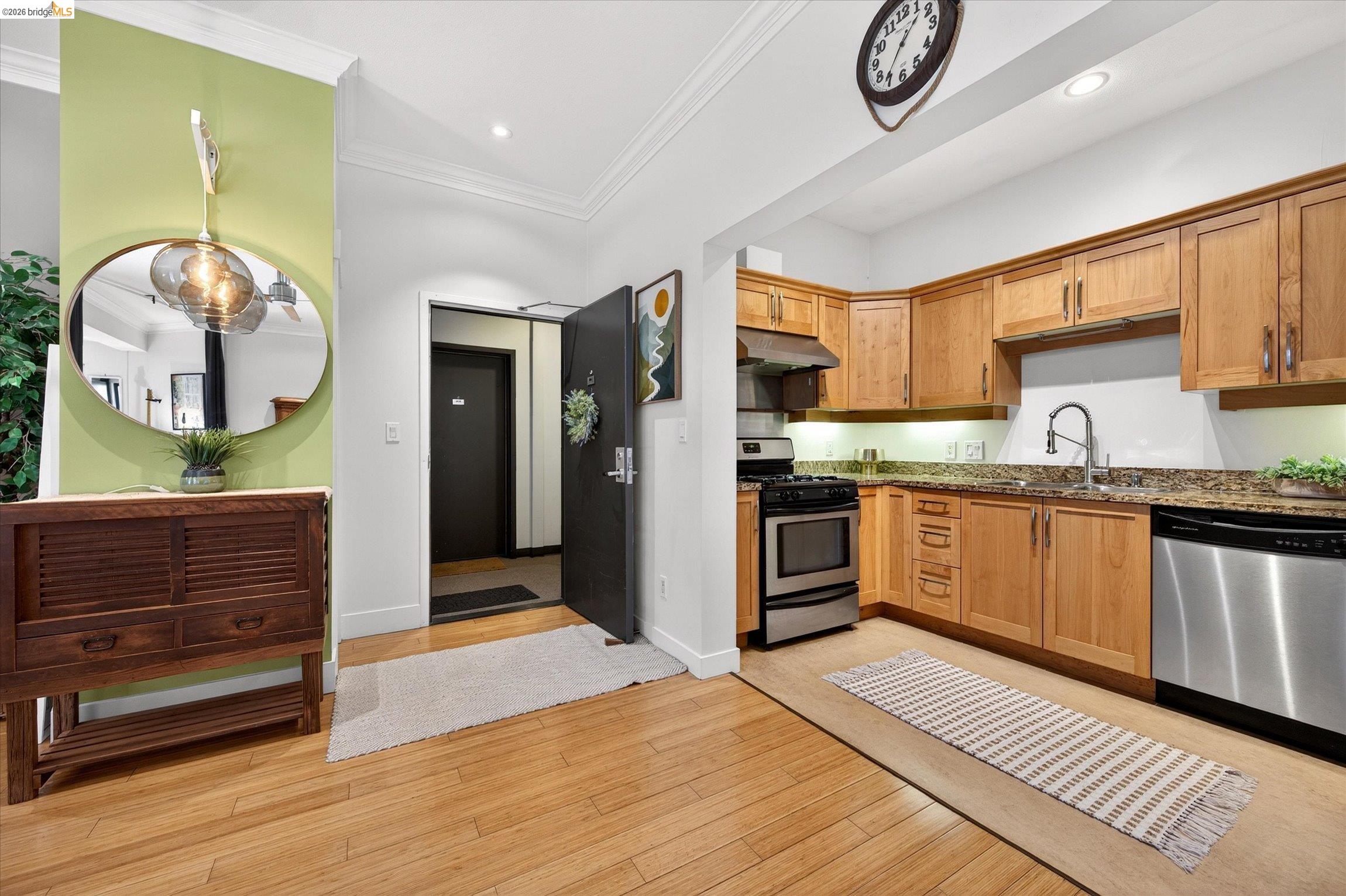 Photo #2: 41135829 Listing: Photo #2