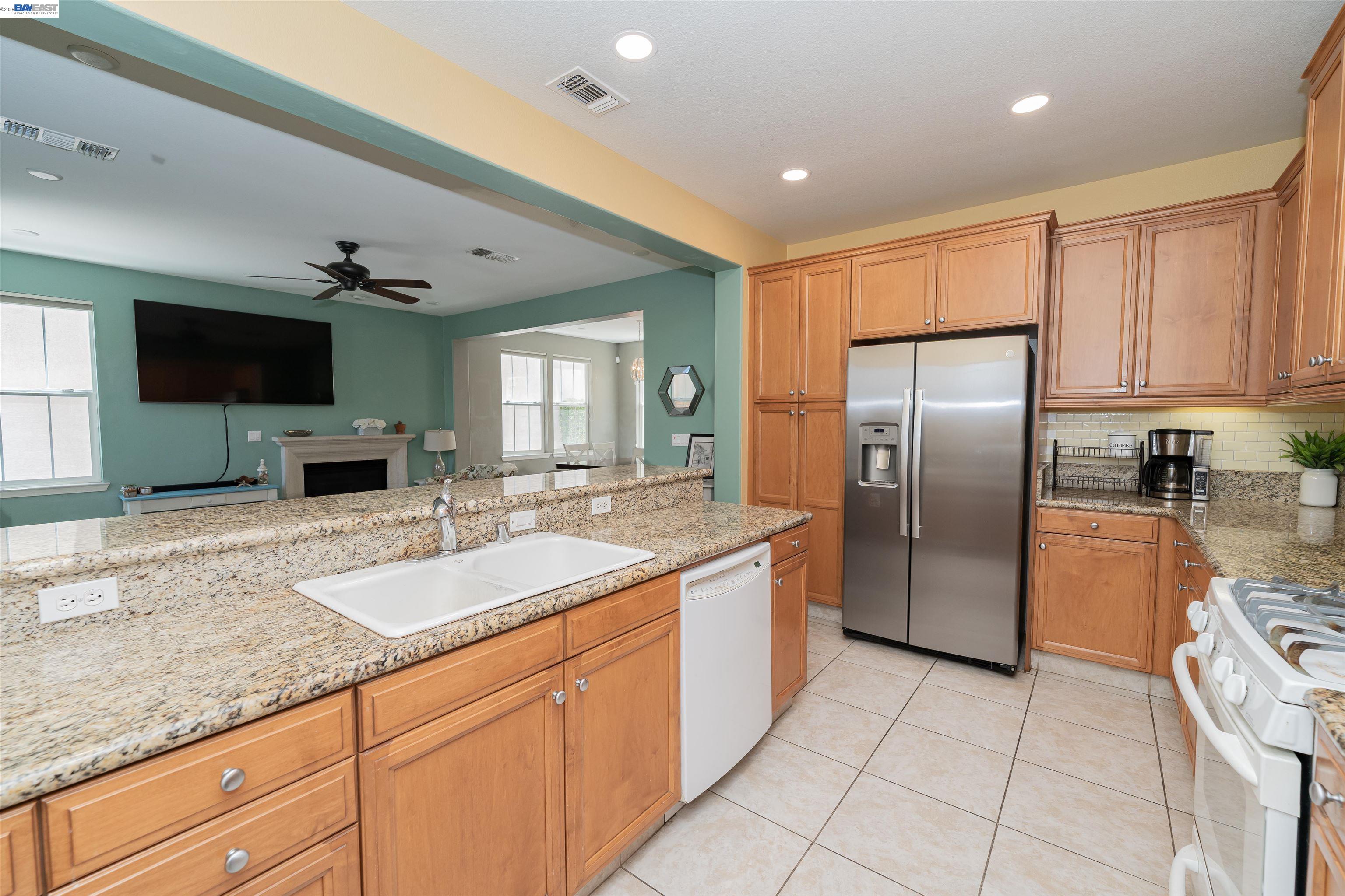 172 W Erics Way, Mountain House CA 95391 — photo 7
