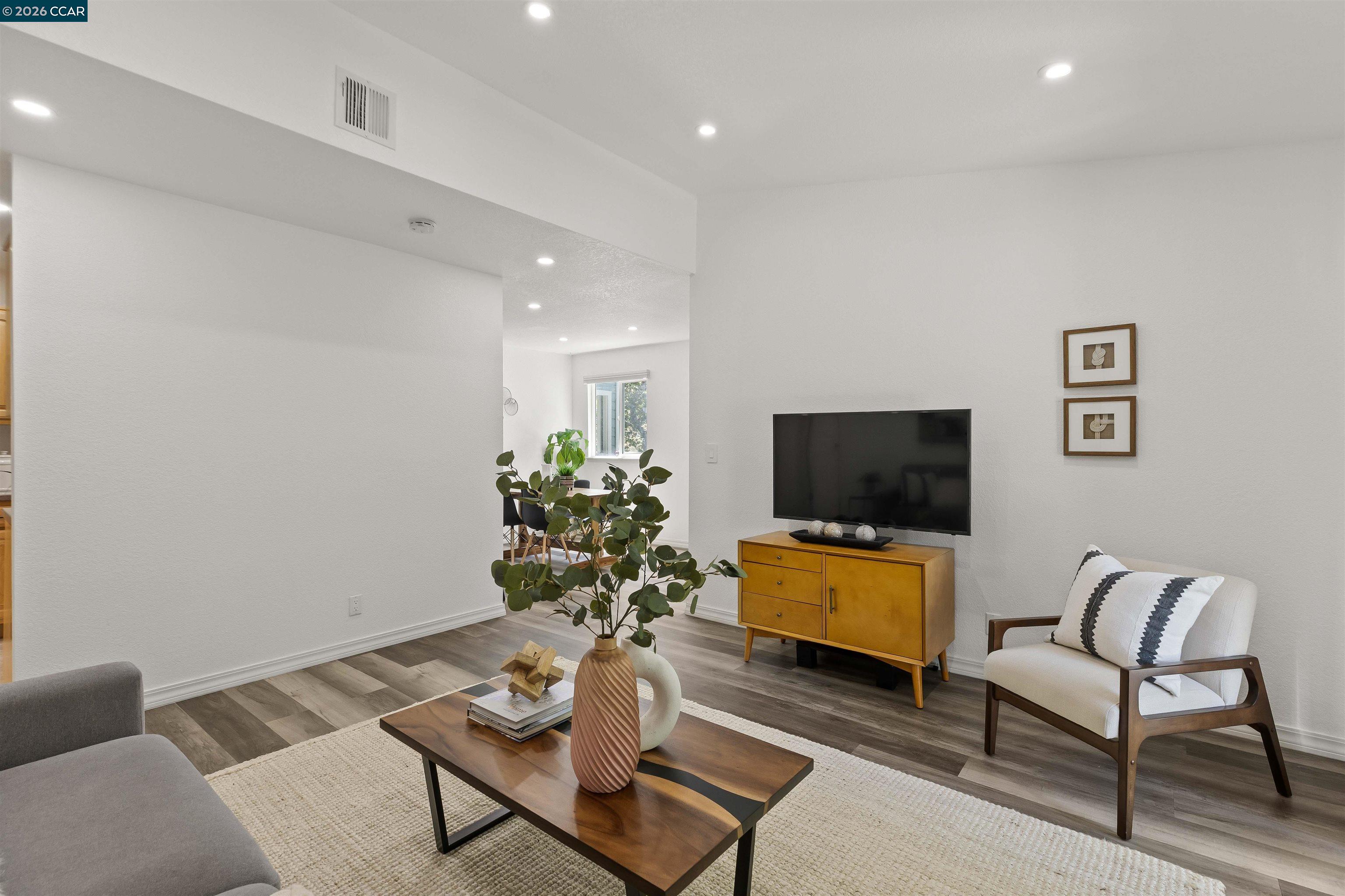 Photo #4: 41135932 Listing: Photo #4