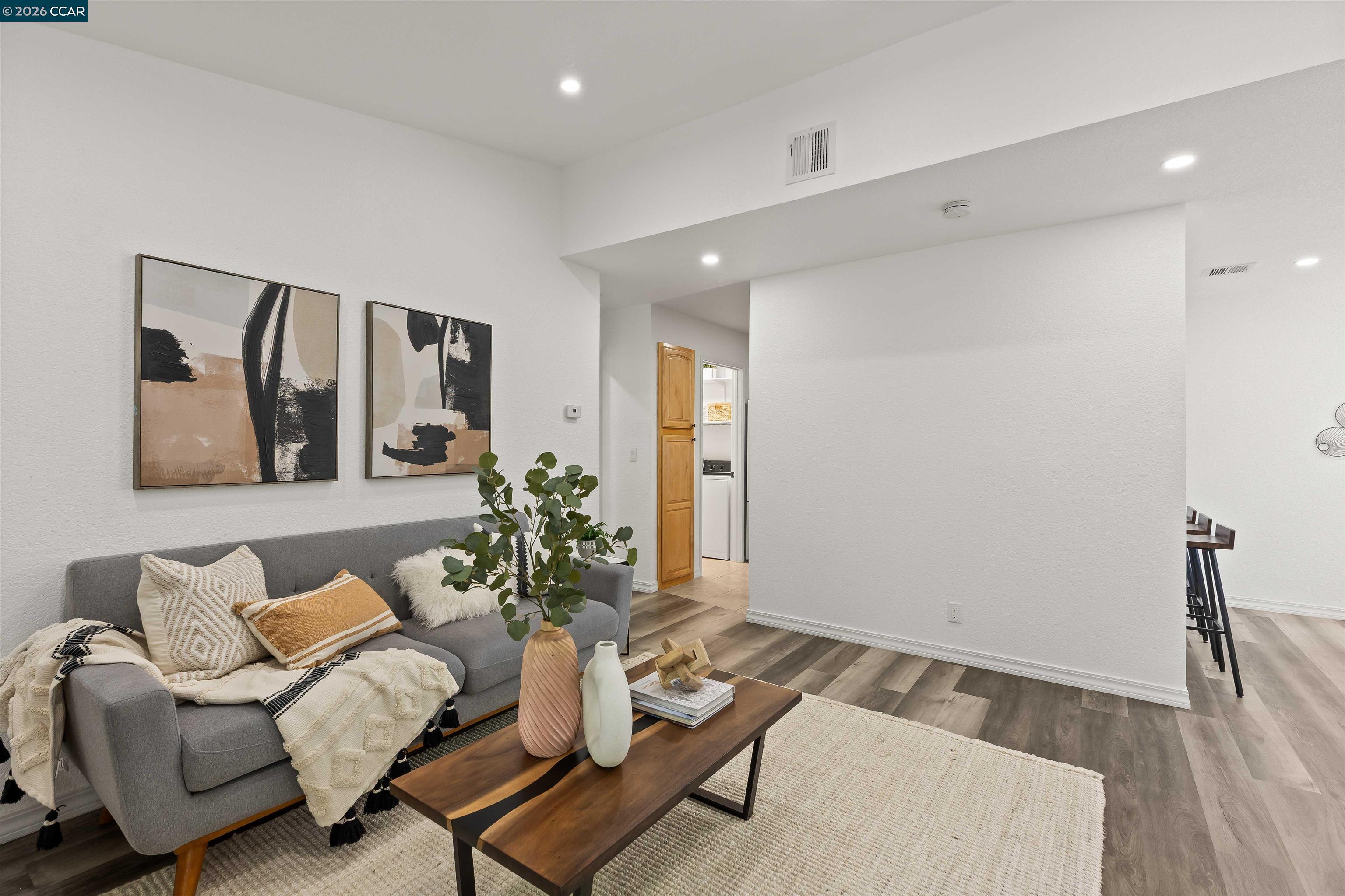 Photo #8: 41135932 Listing: Photo #8