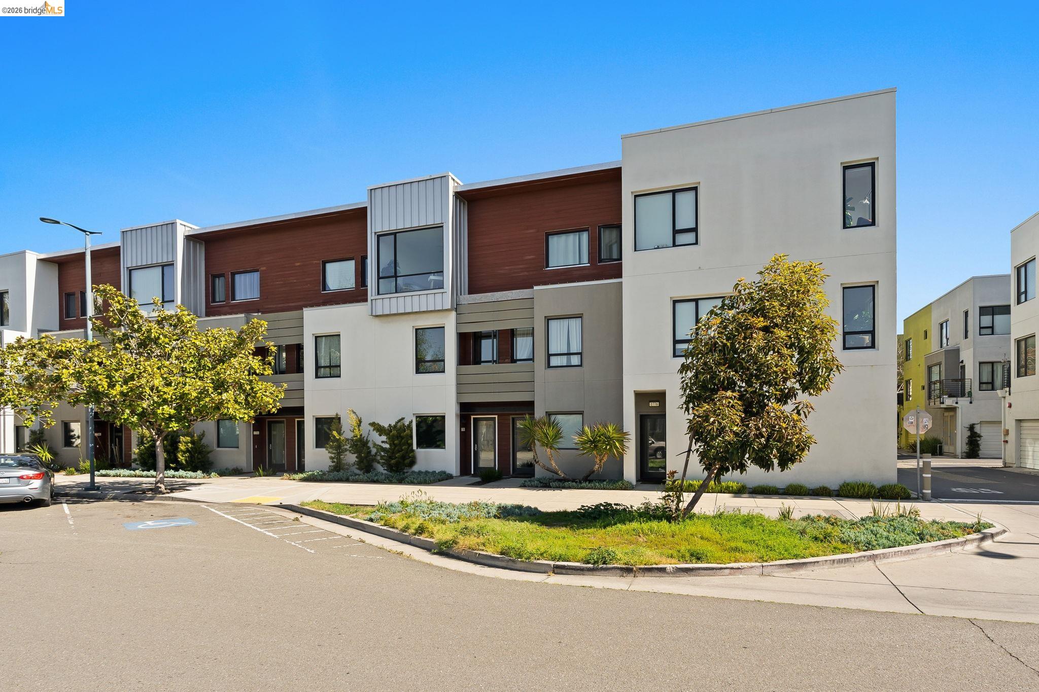 Photo #2: 41136067 Listing: Photo #2