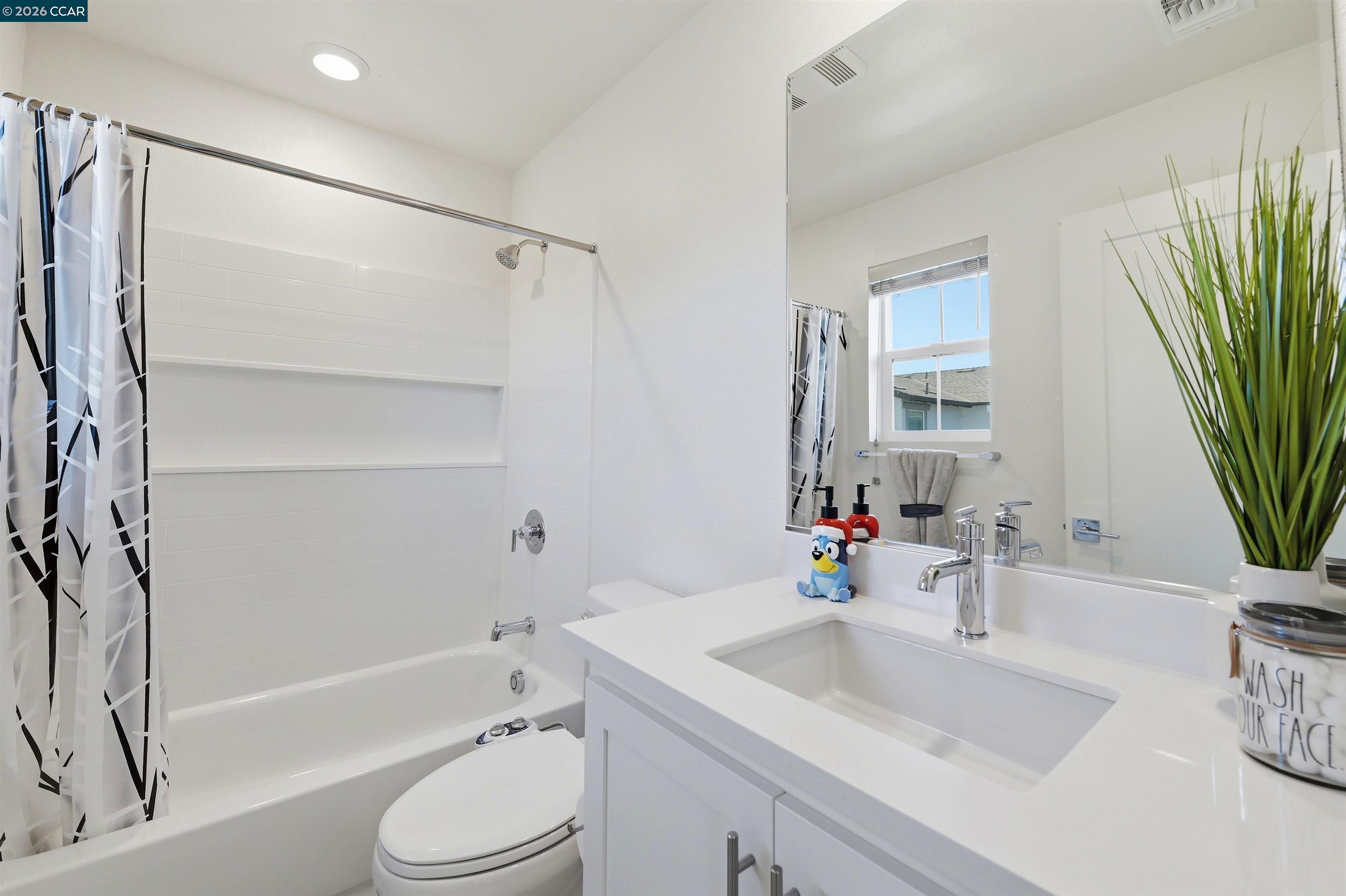 37352 Watersail Way