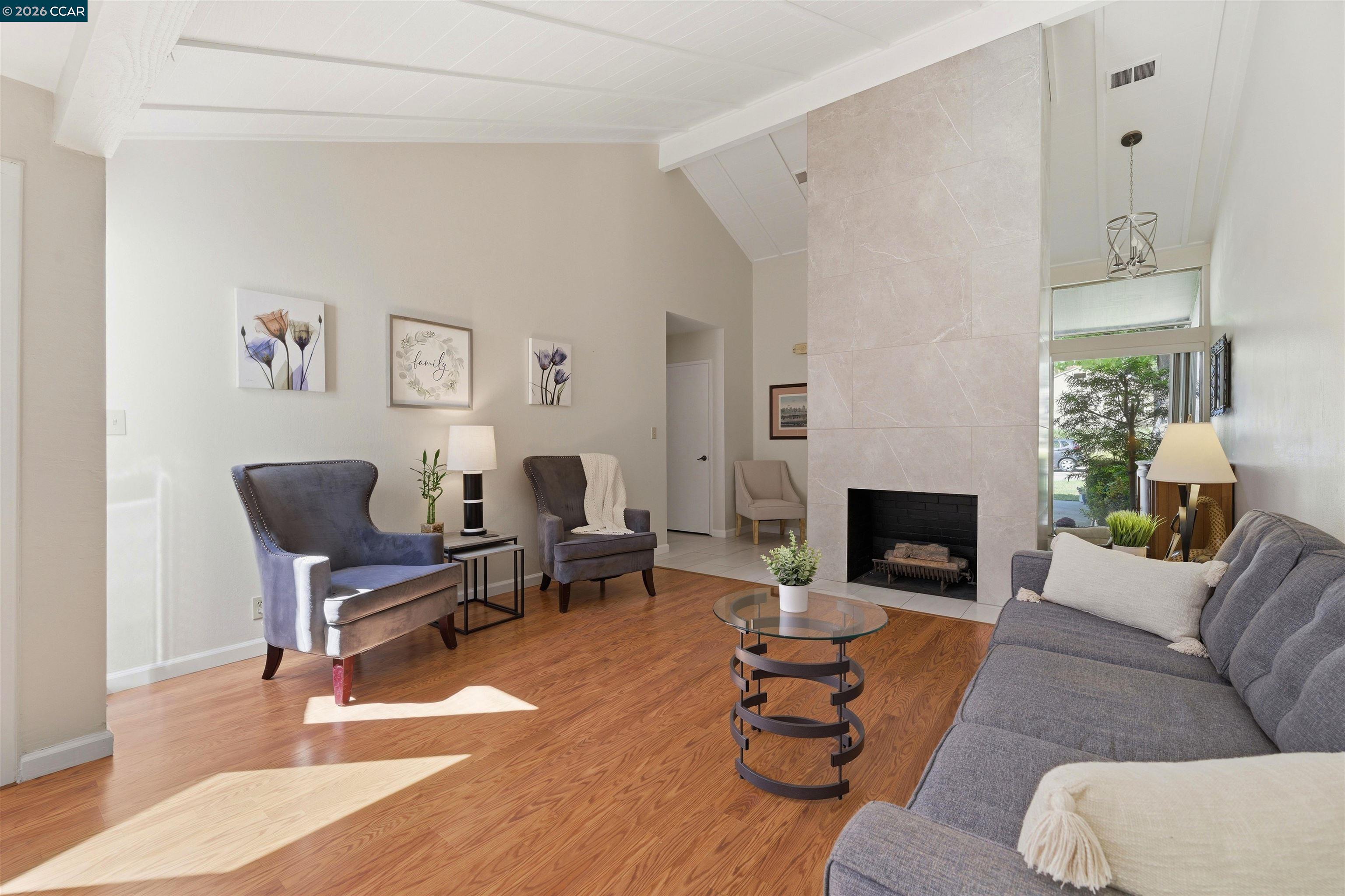 Photo #4: 41136092 Listing: Photo #4