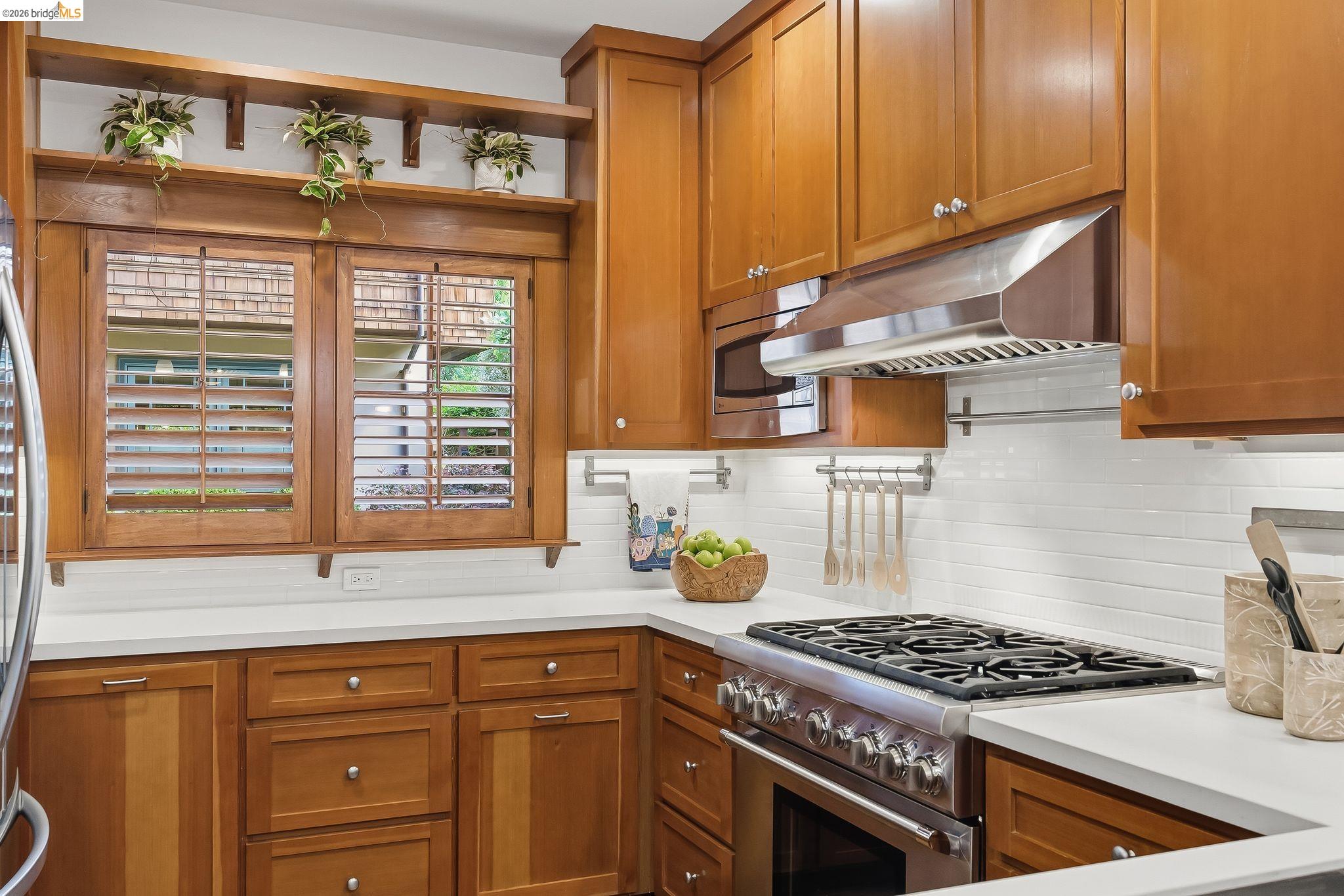 6401 Benvenue Avenue, Oakland CA 94618 — photo 9