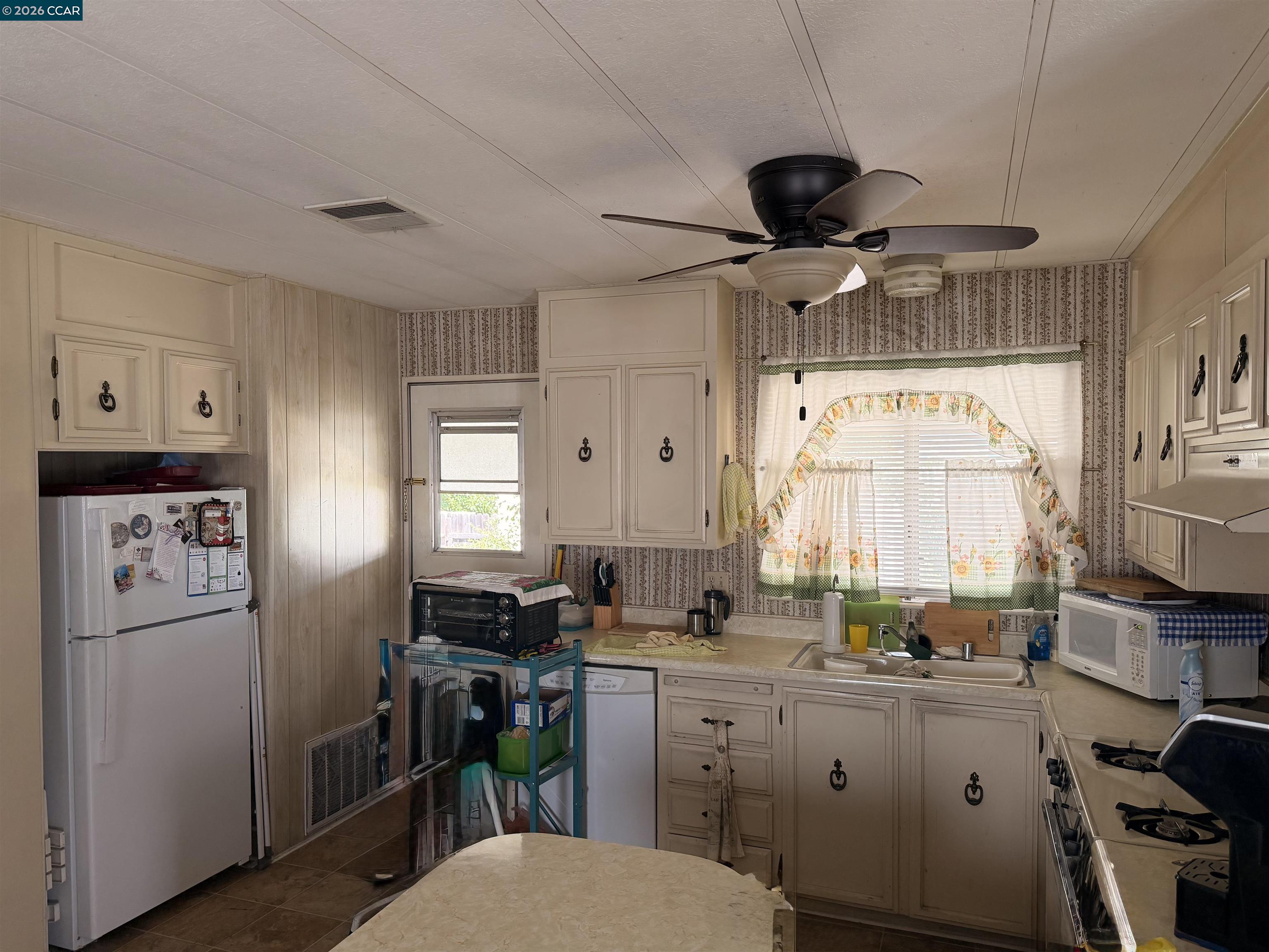 73 Donald LN, Concord CA 94518 — photo 3