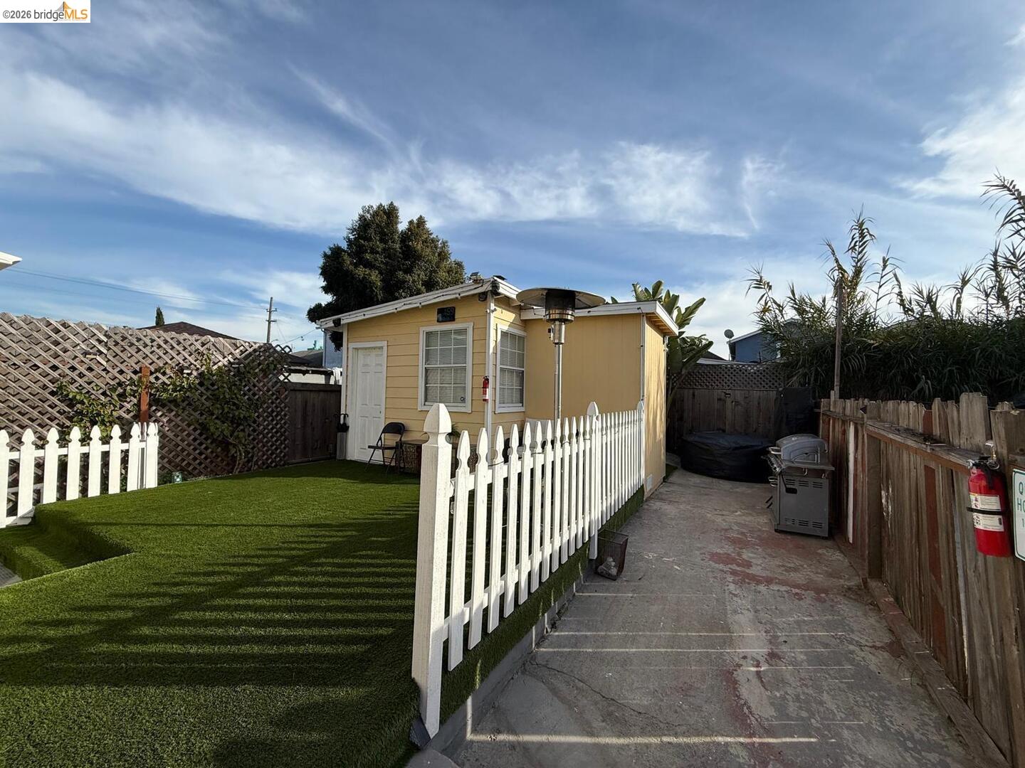 Front Image Thumbnail for EB41136143