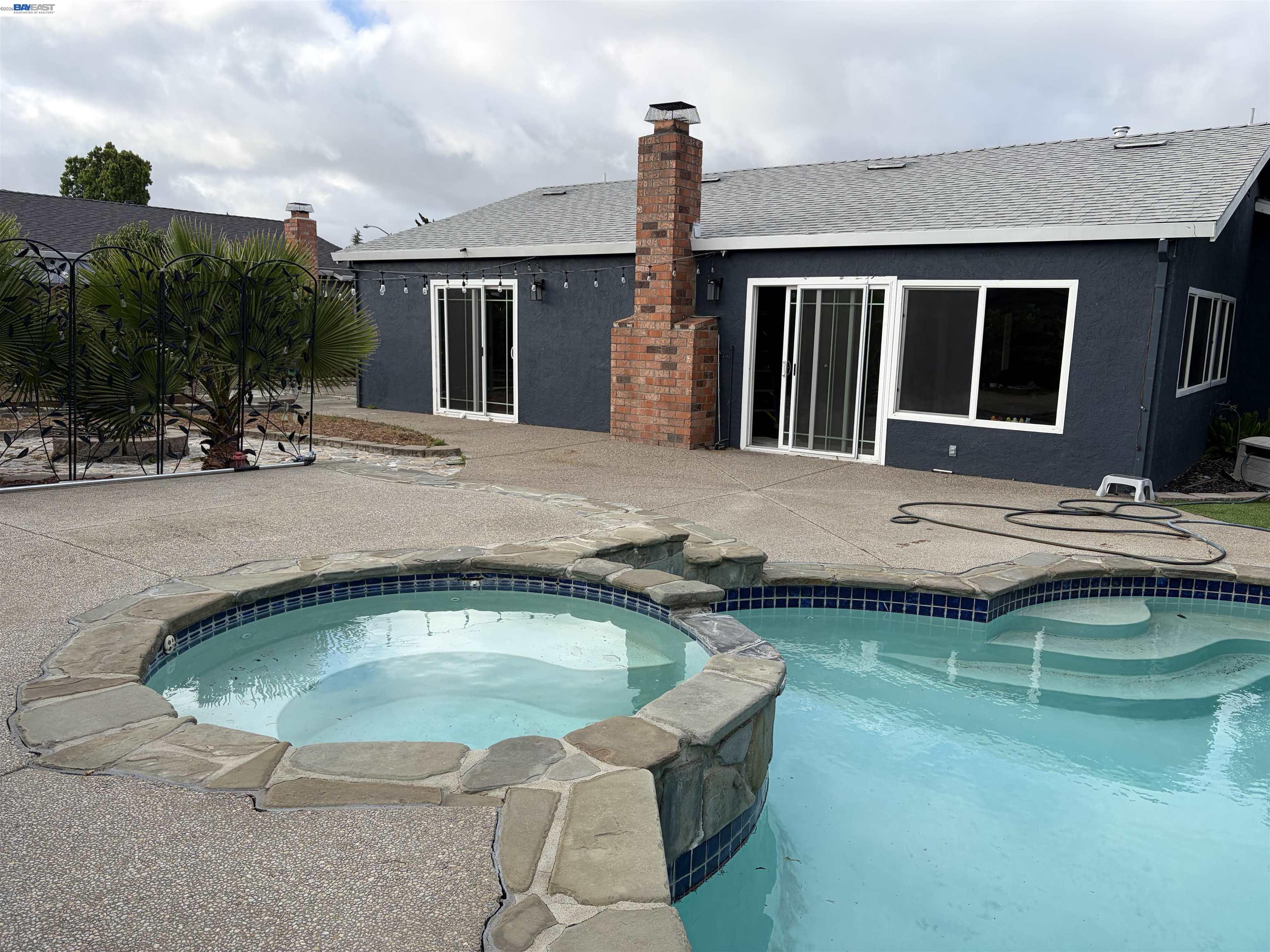 Front Image Thumbnail for BE41136149
