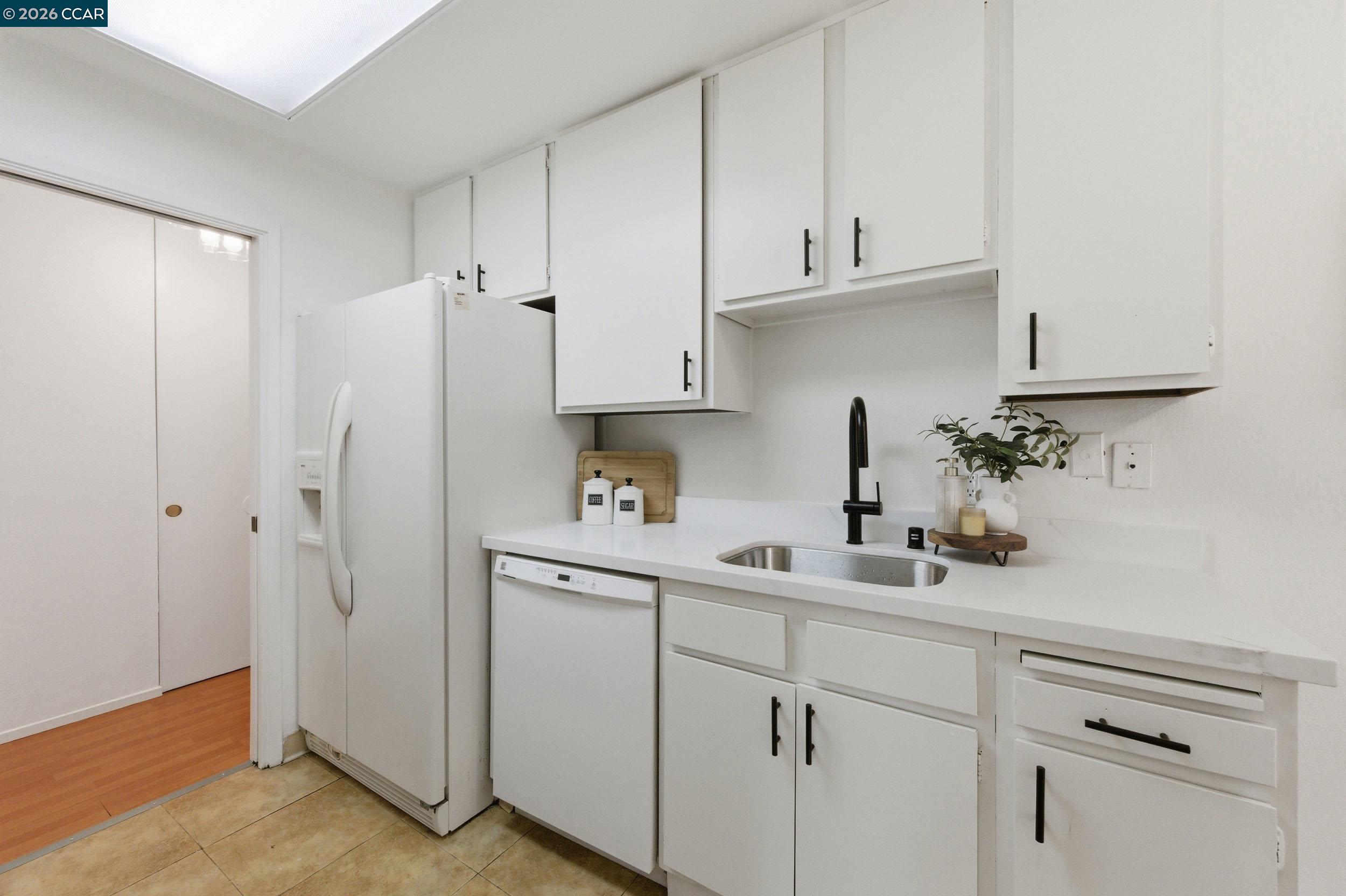 Photo #3: 41136150 Listing: Photo #3