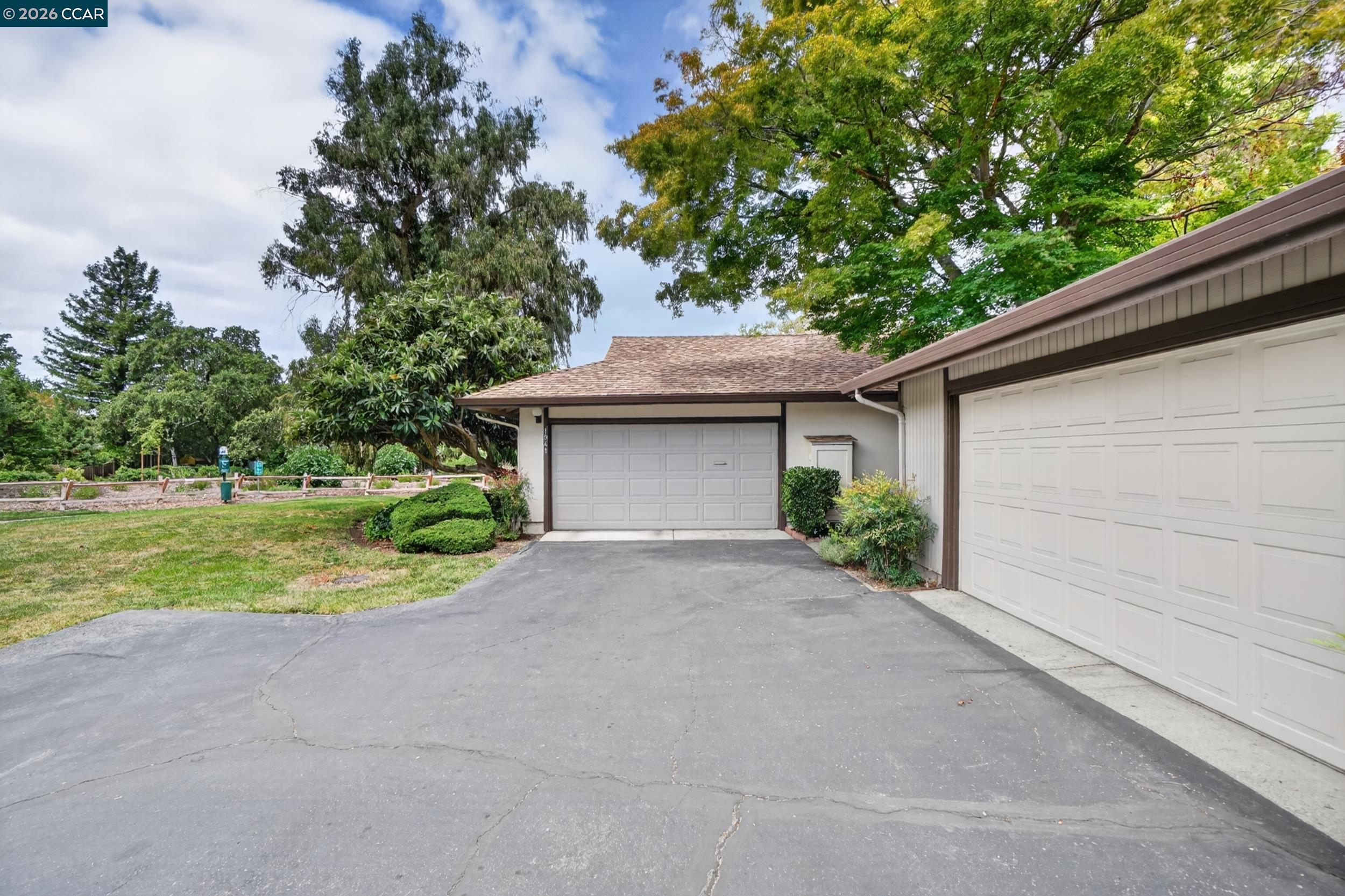 Photo #2: 41136171 Listing: Photo #2