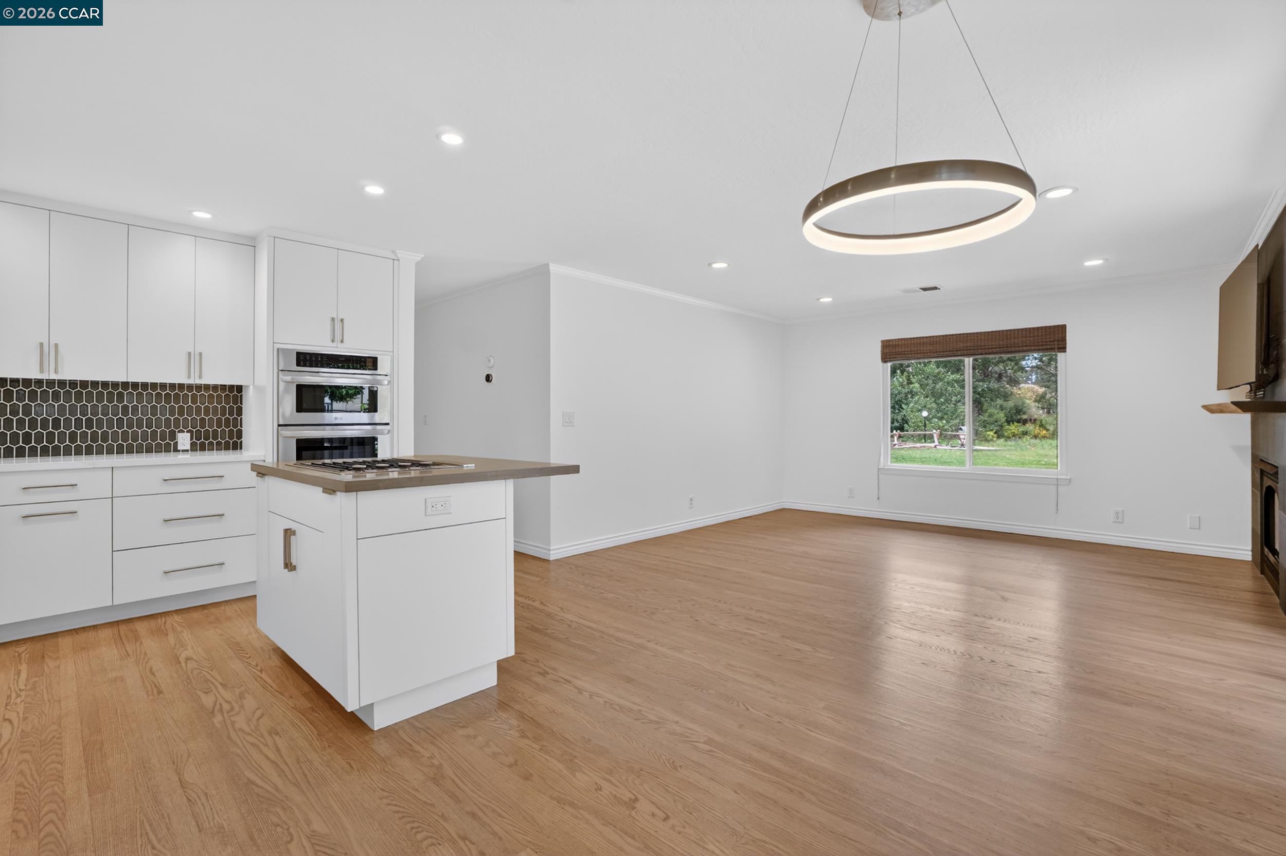 Photo #15: 41136171 Listing: Photo #15